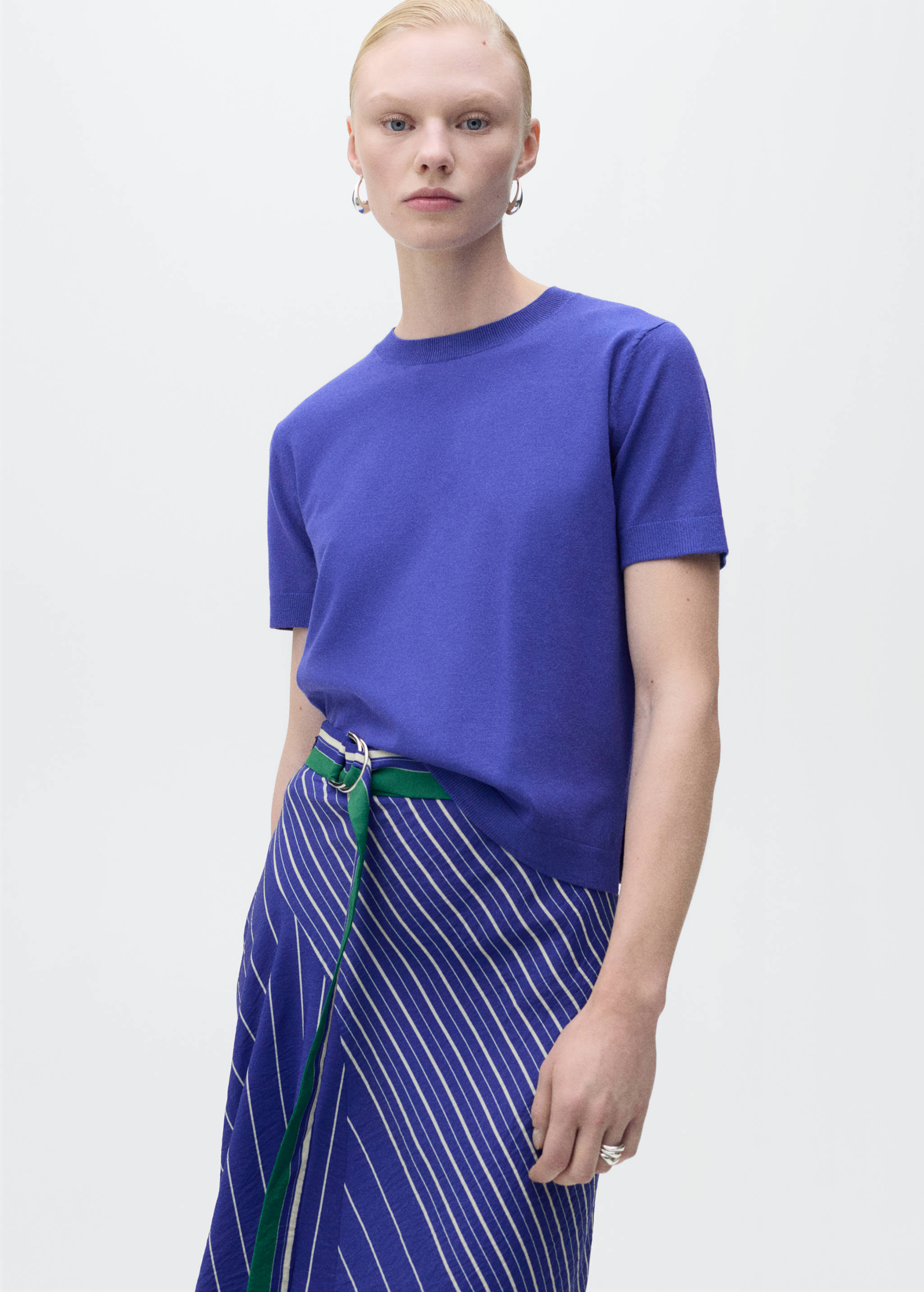 Kurzärmliger Feinstrickpullover - Mittlere Ansicht