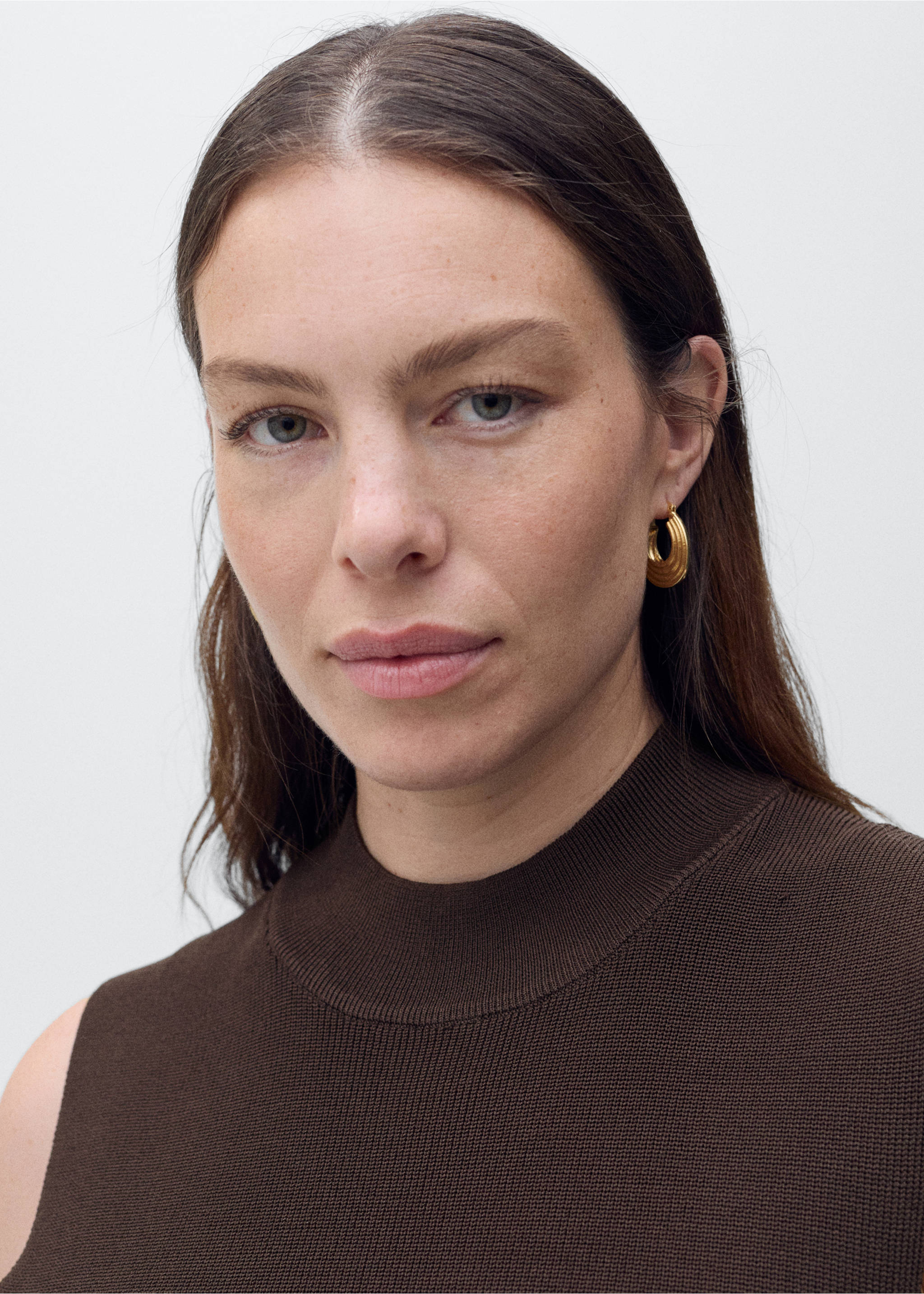 Sukienka z dzianiny z półgolfem - Szczegóły artykułu 4, Czekoladowy. Ref: 87097184-00.