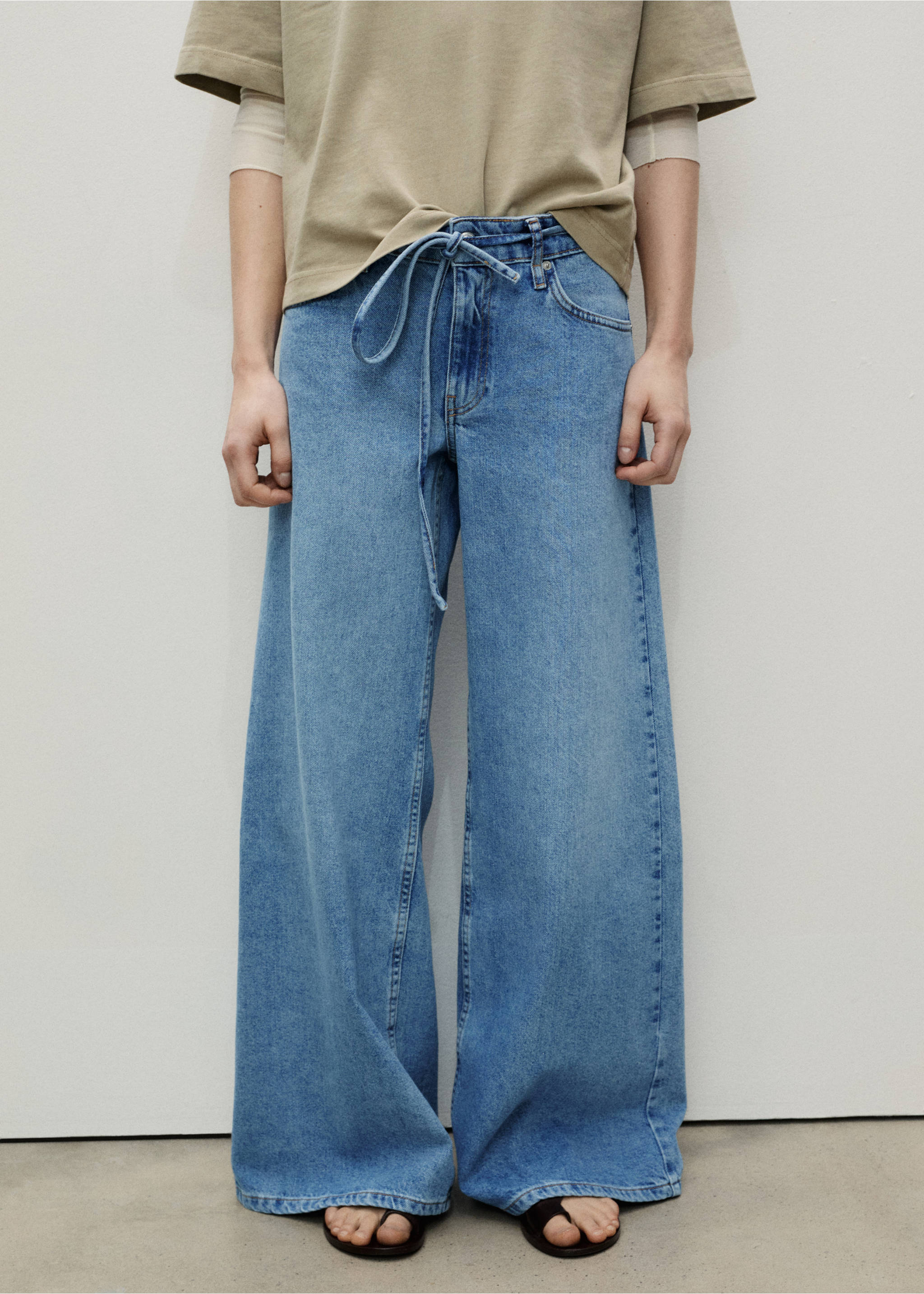 Low-rise wide leg jeans with belt - Medium plane, Medium Blue. Ref: 87097187-00.