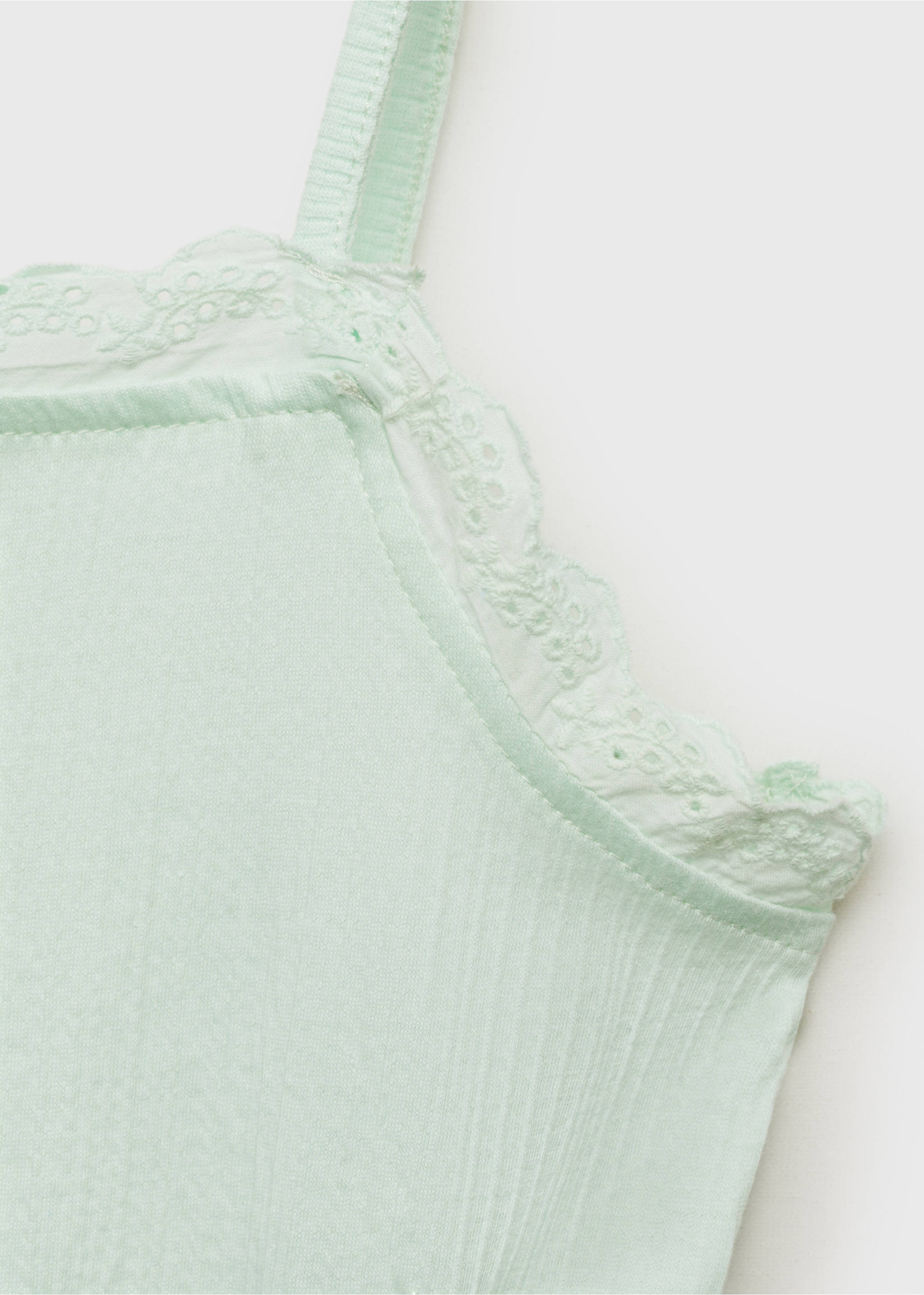Light green top detail with scalloped eyelet lace trim., Mint Green. Ref: 87097689-00.