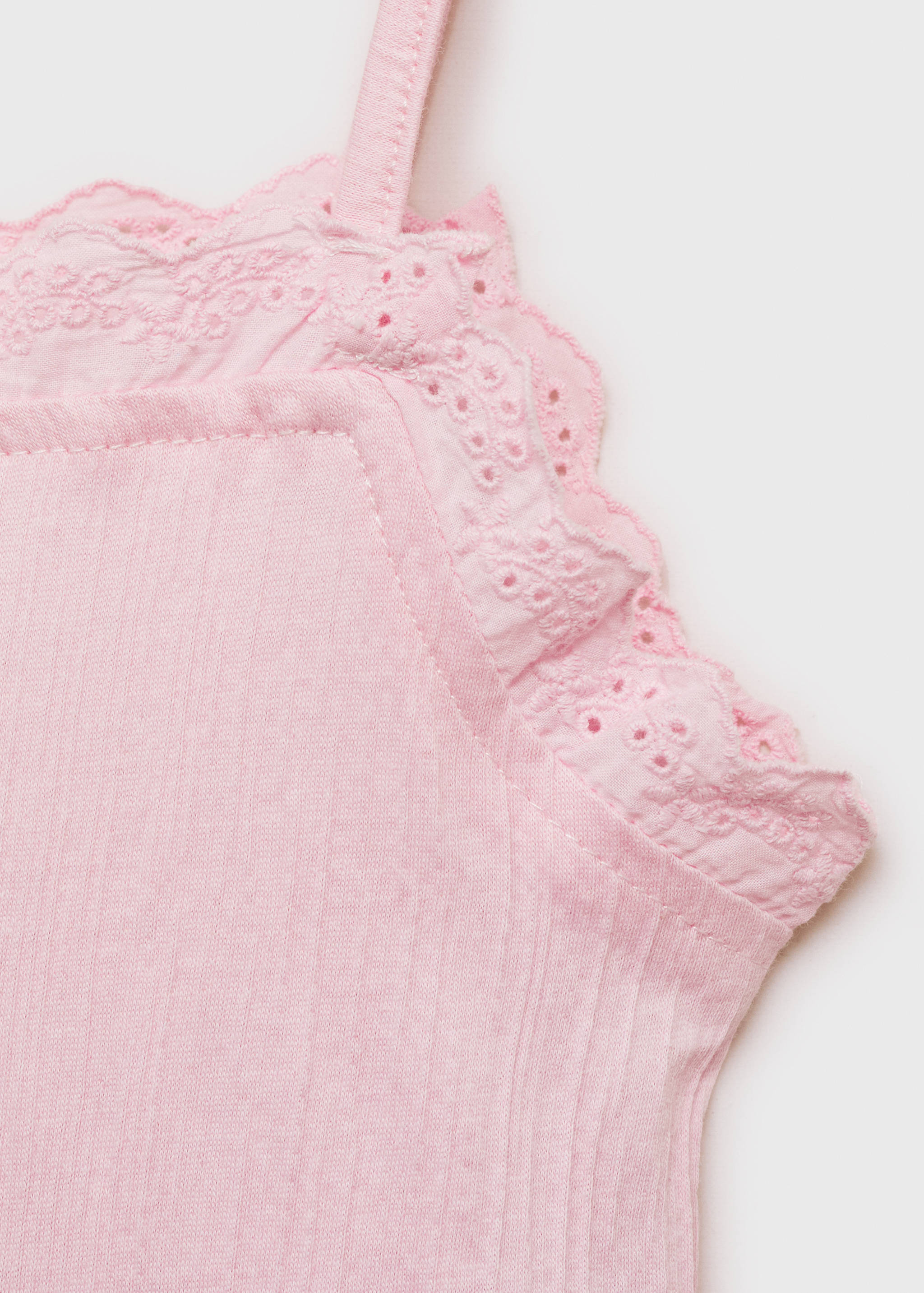 Pink ribbed top detail with scalloped eyelet lace trim