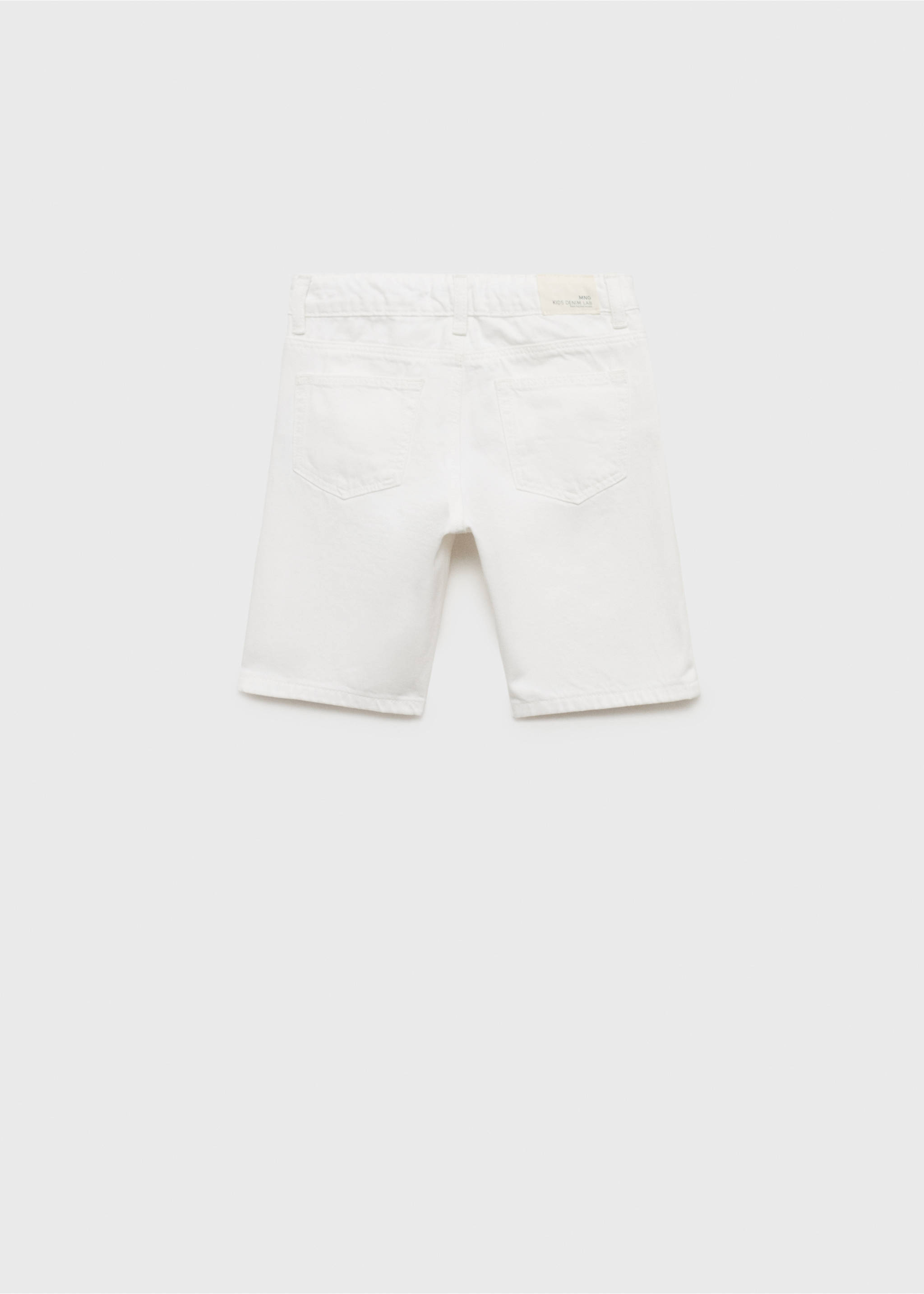 White kids bermuda shorts, shown from the back., White. Ref: 87097701-00.