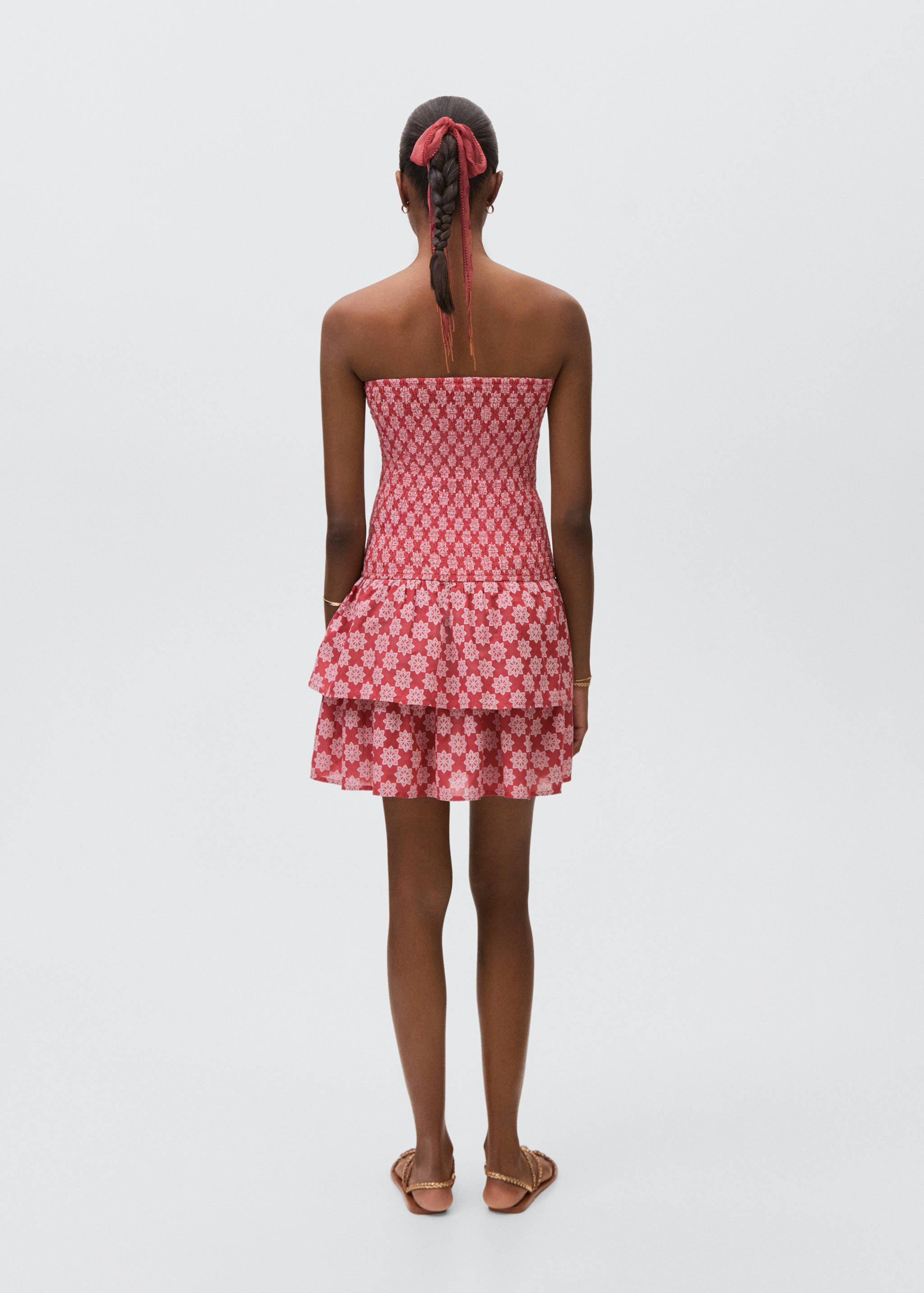 Ruffled dress - Reverse of the article