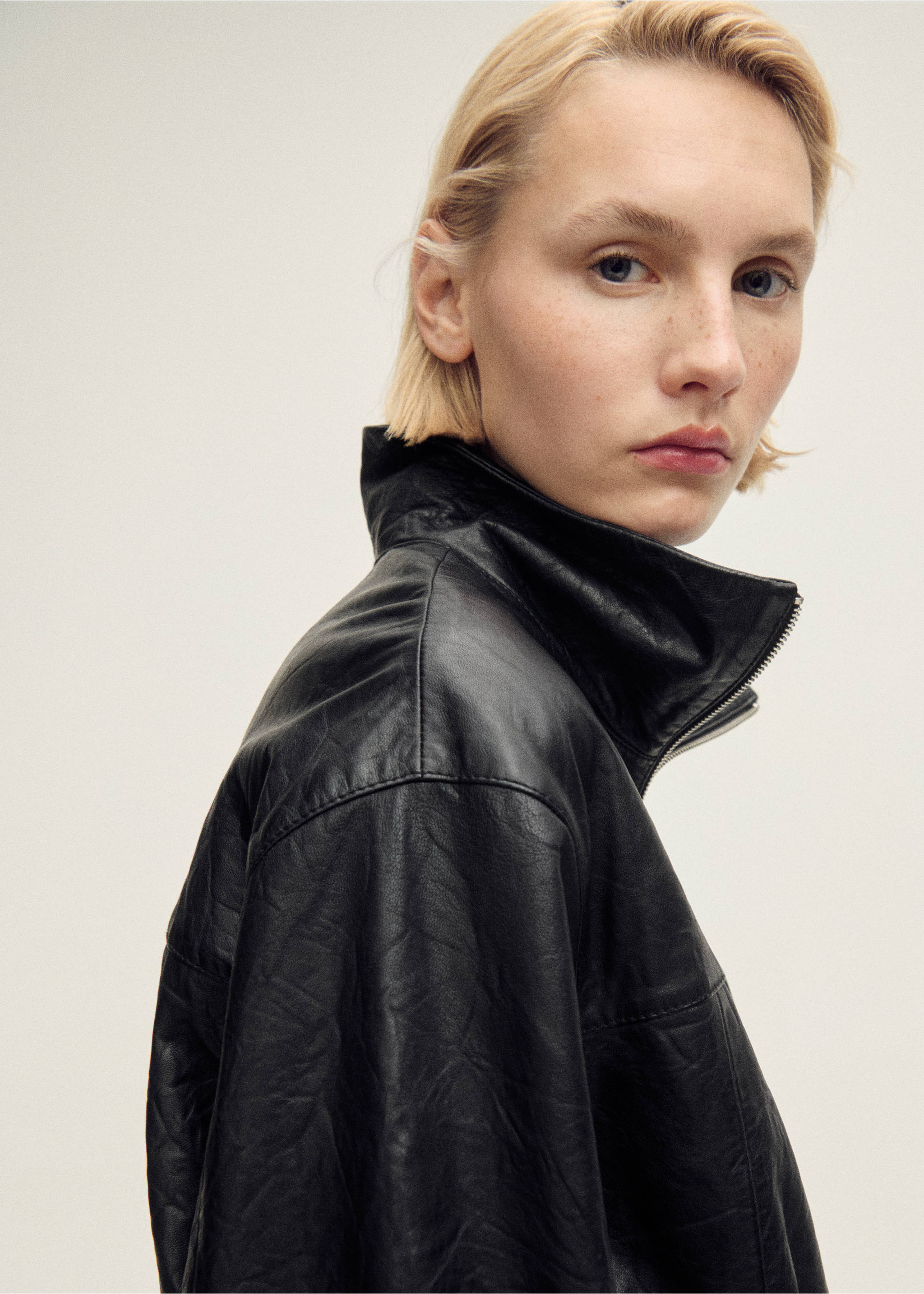 Oversized leather jacket - Details of the article 1, Black. Ref: 87097710-00.