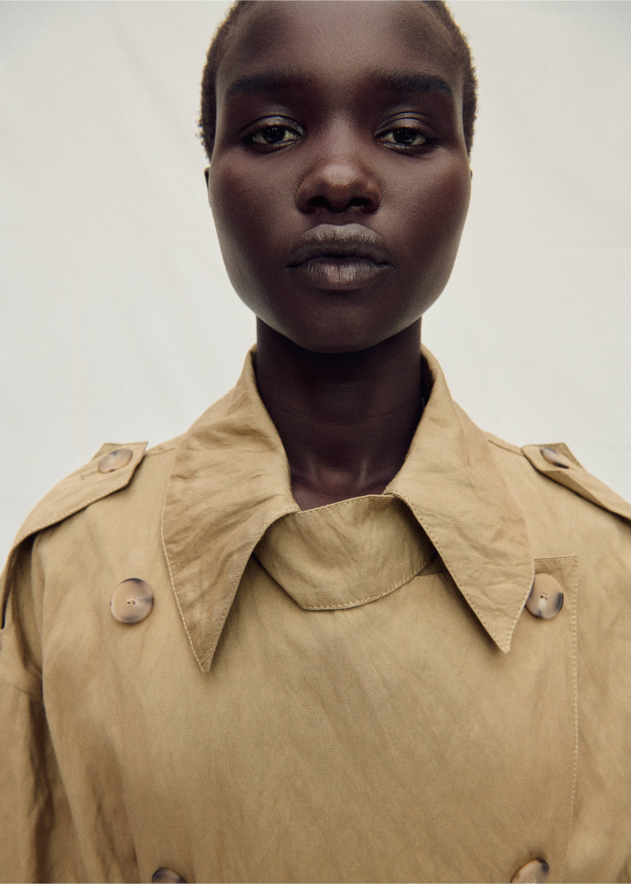 Oversized creased-effect trench coat - Details of the article 1, Medium Brown. Ref: 87097717-00.