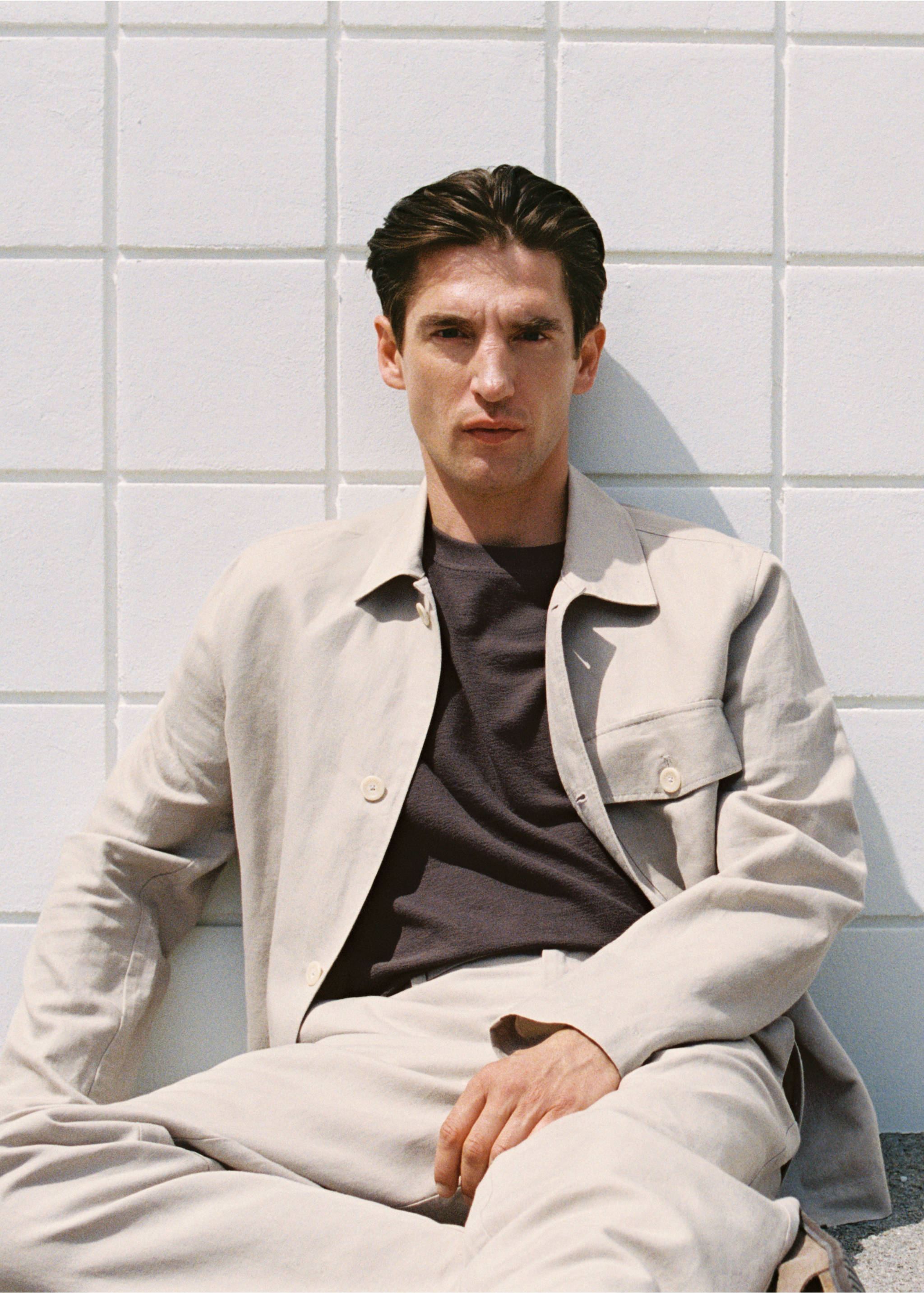 Straight-fit linen overshirt - Details of the article 5, Sand. Ref: 87097886-00.