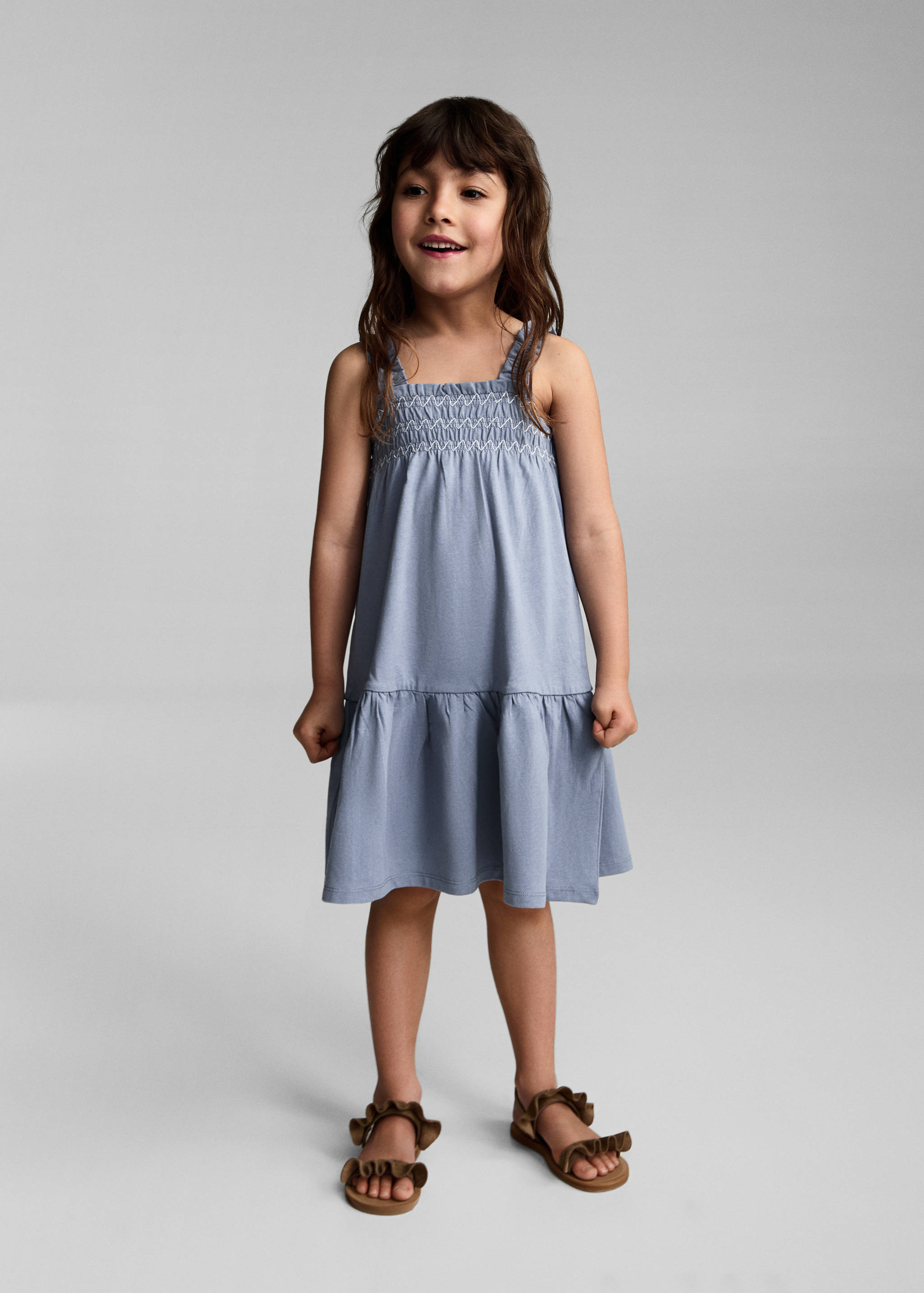 Klänning med rynkdetaljer - Allmän bild