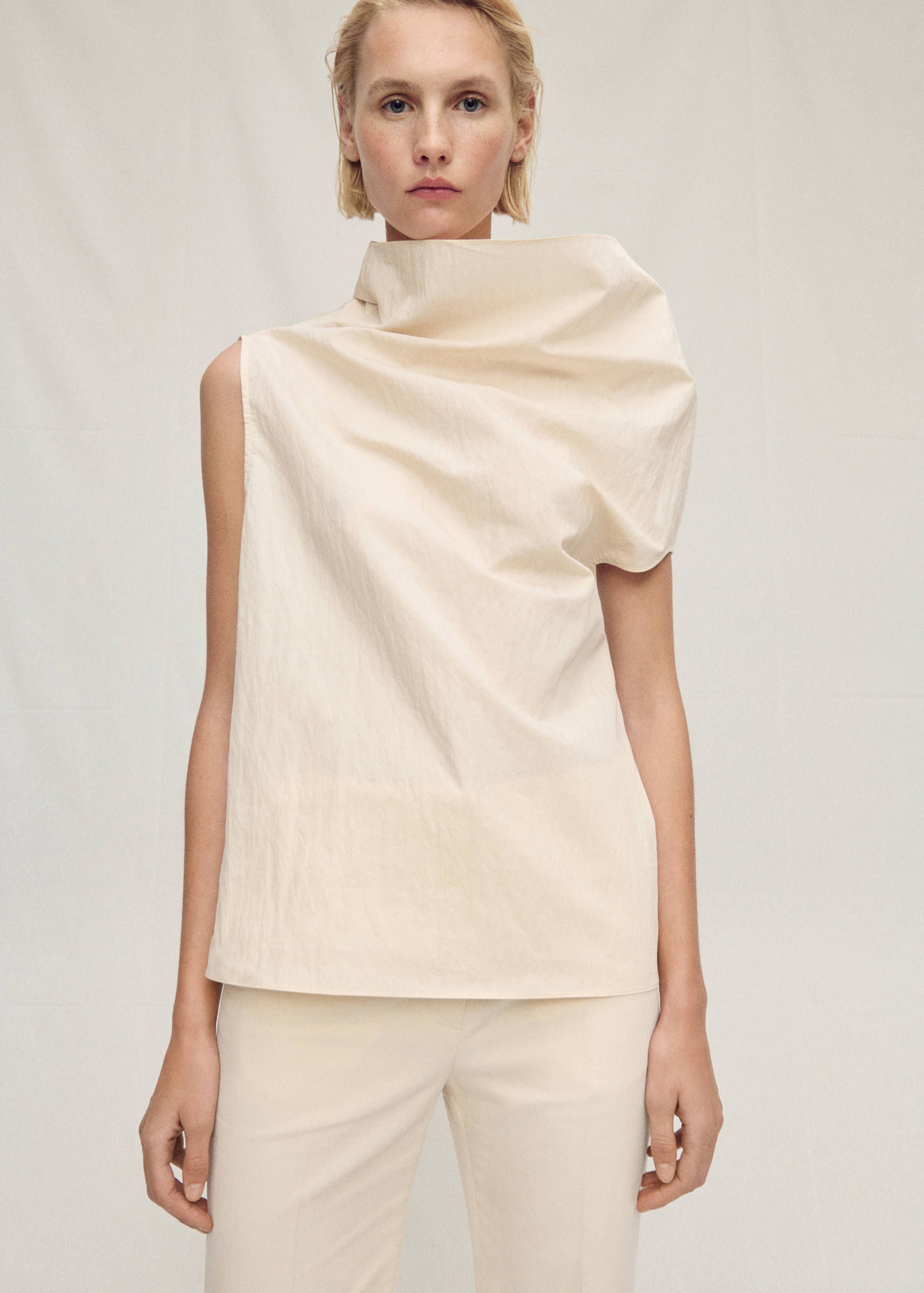 Cotton blouse with asymmetrical collar - Reverse of the article