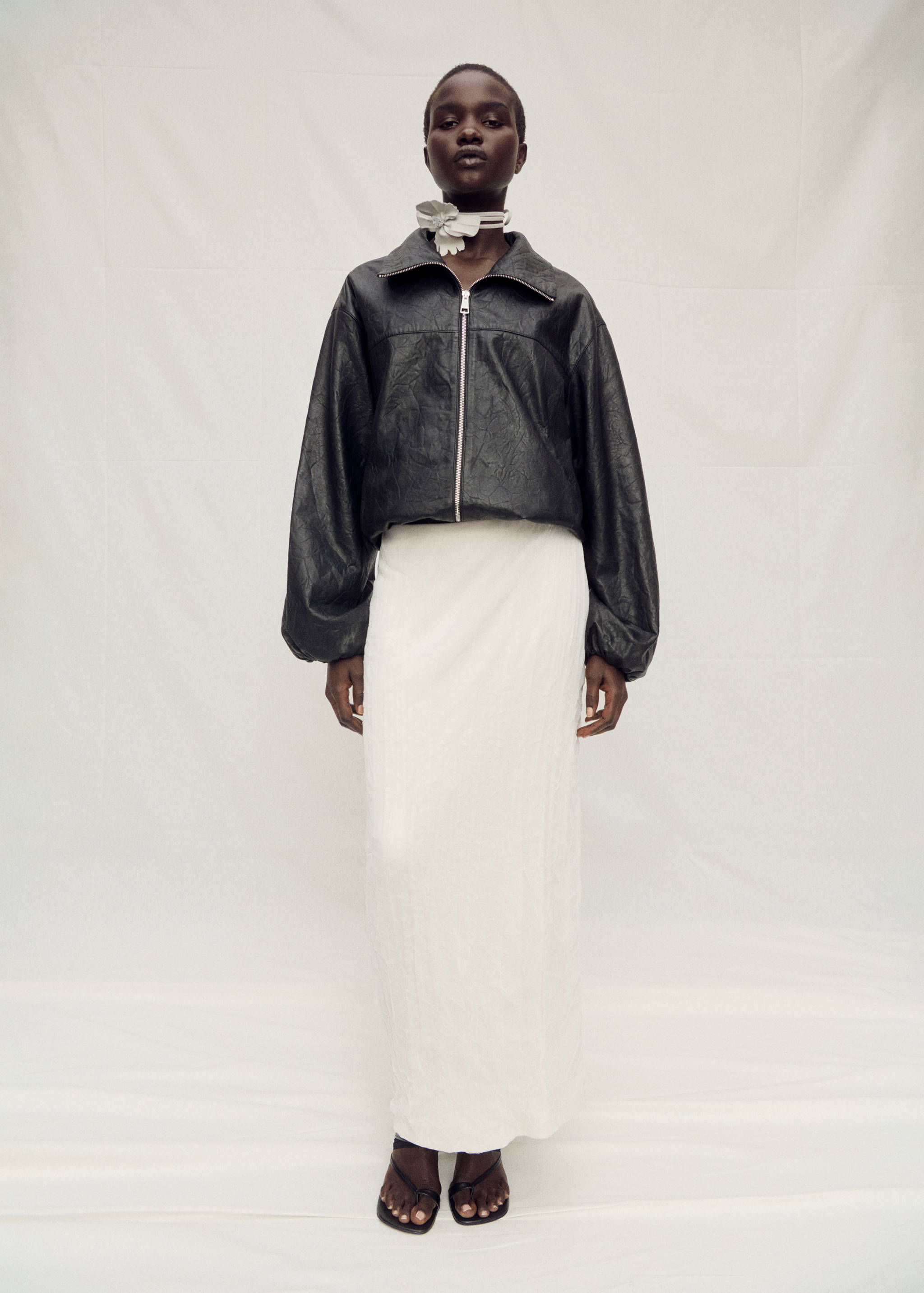 Saia reta de tule - Plano geral