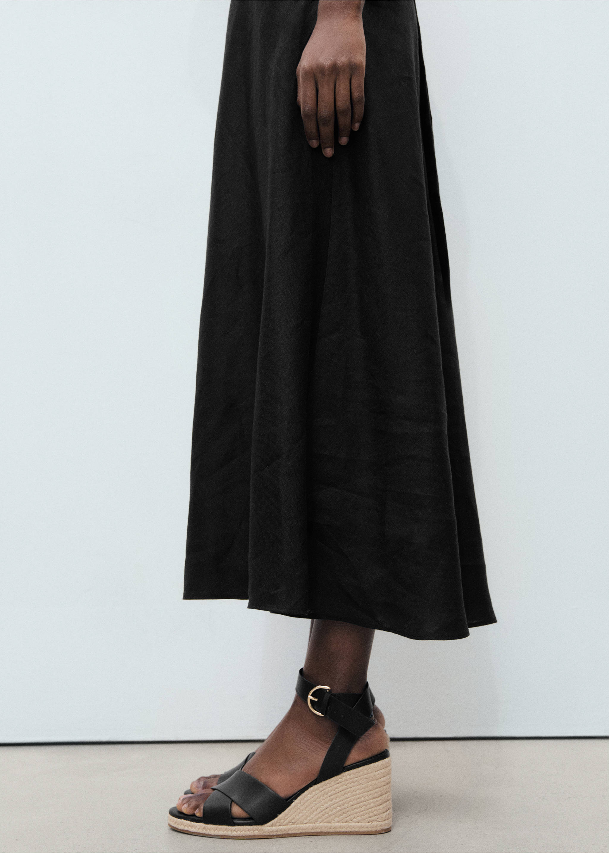 Wedge sandals with crisscross straps - Details of the article 9, Black. Ref: 87098258-00.