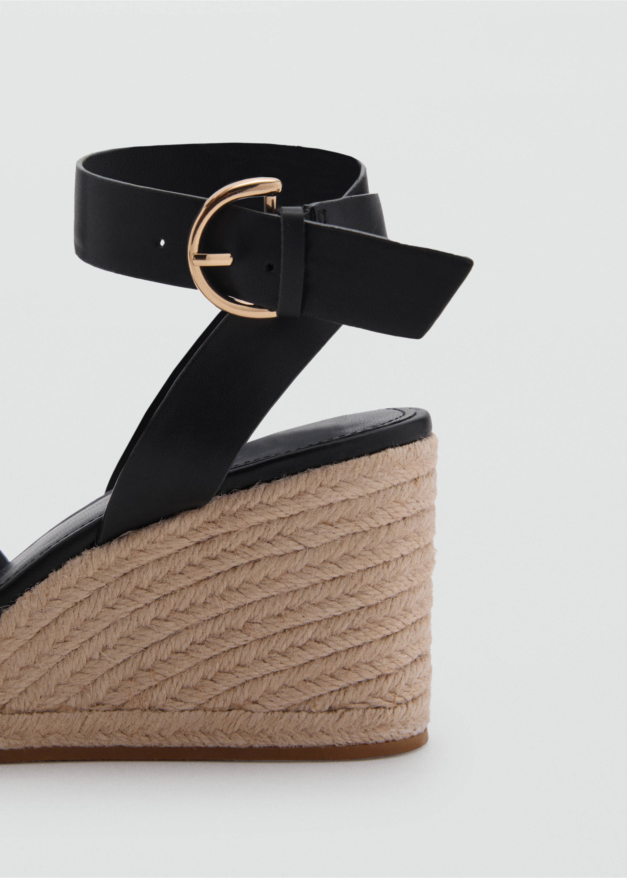 Wedge sandals with crisscross straps - Details of the article 2, Black. Ref: 87098258-00.