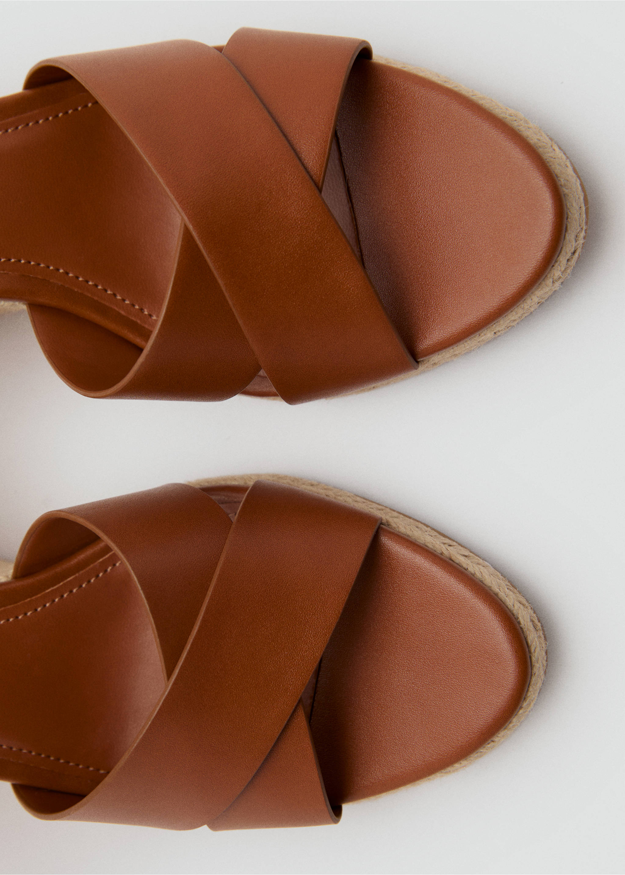 Wedge sandals with crisscross straps - Details of the article 2, Leather. Ref: 87098258-00.