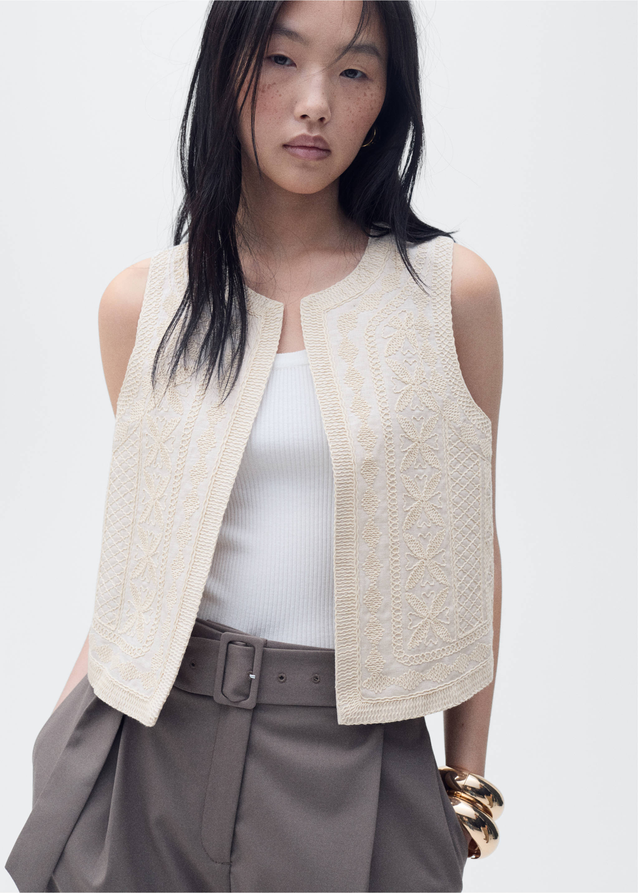 Embroidered linen waistcoat - Medium plane, Ecru. Ref: 87098260-00.