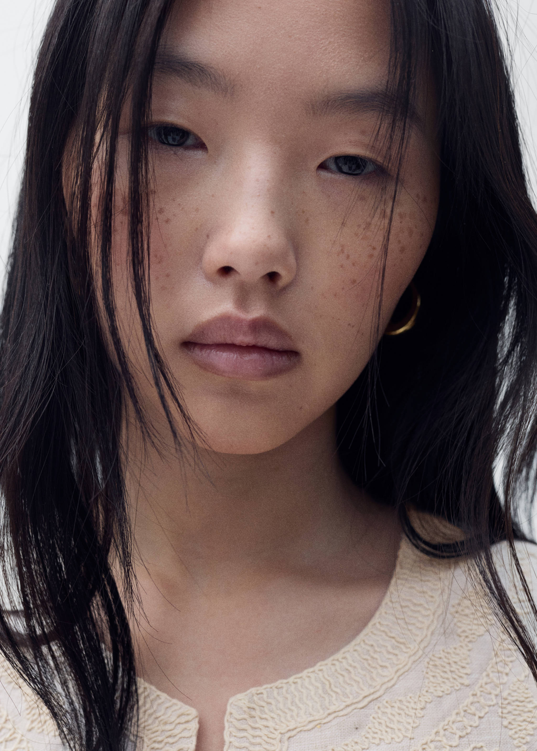 Embroidered linen waistcoat - Details of the article 1