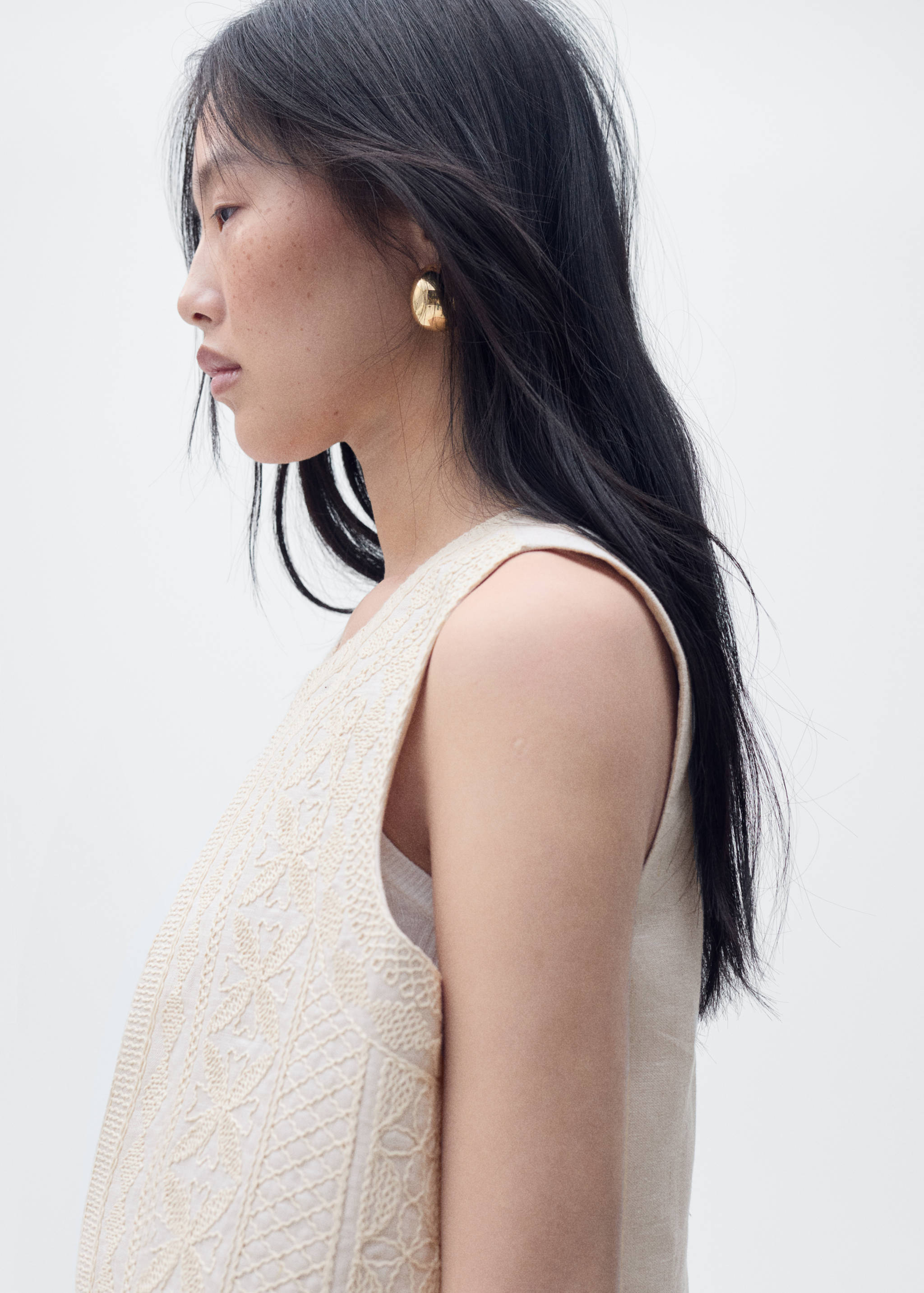 Embroidered linen waistcoat - Details of the article 2