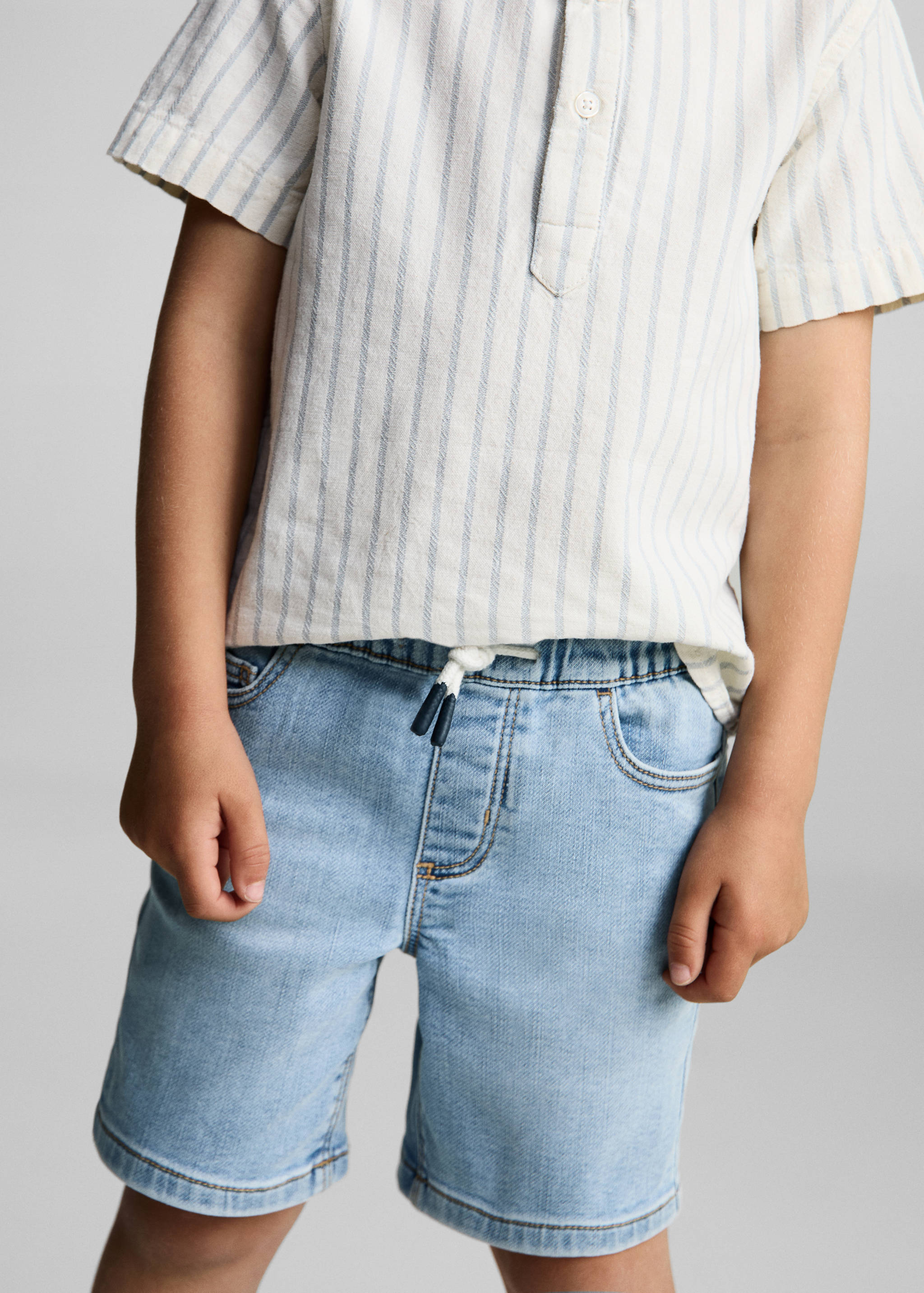 Cargo-Bermudashorts aus Denim - Mittlere Ansicht