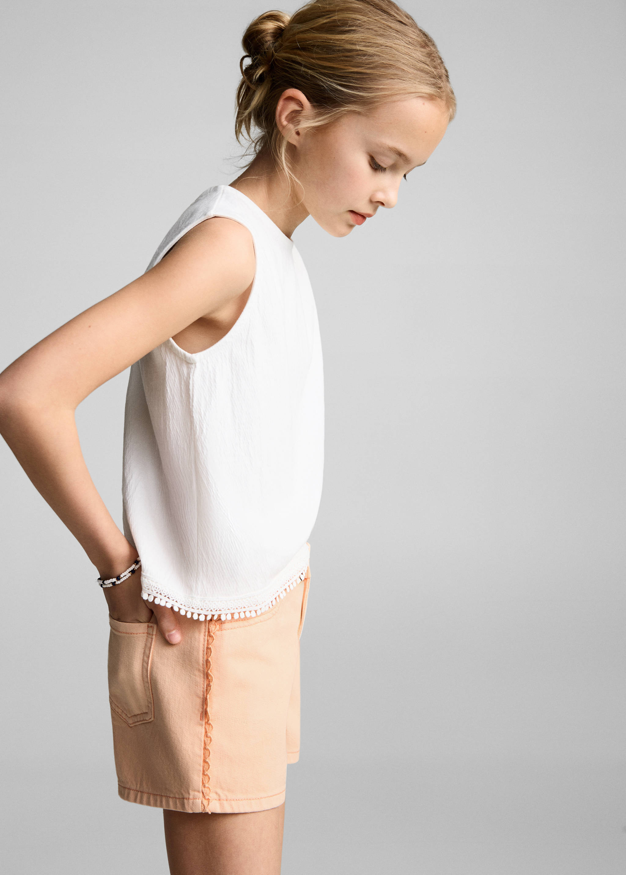 Jeansshorts mit seitlichem Detail - Detail des Artikels 1