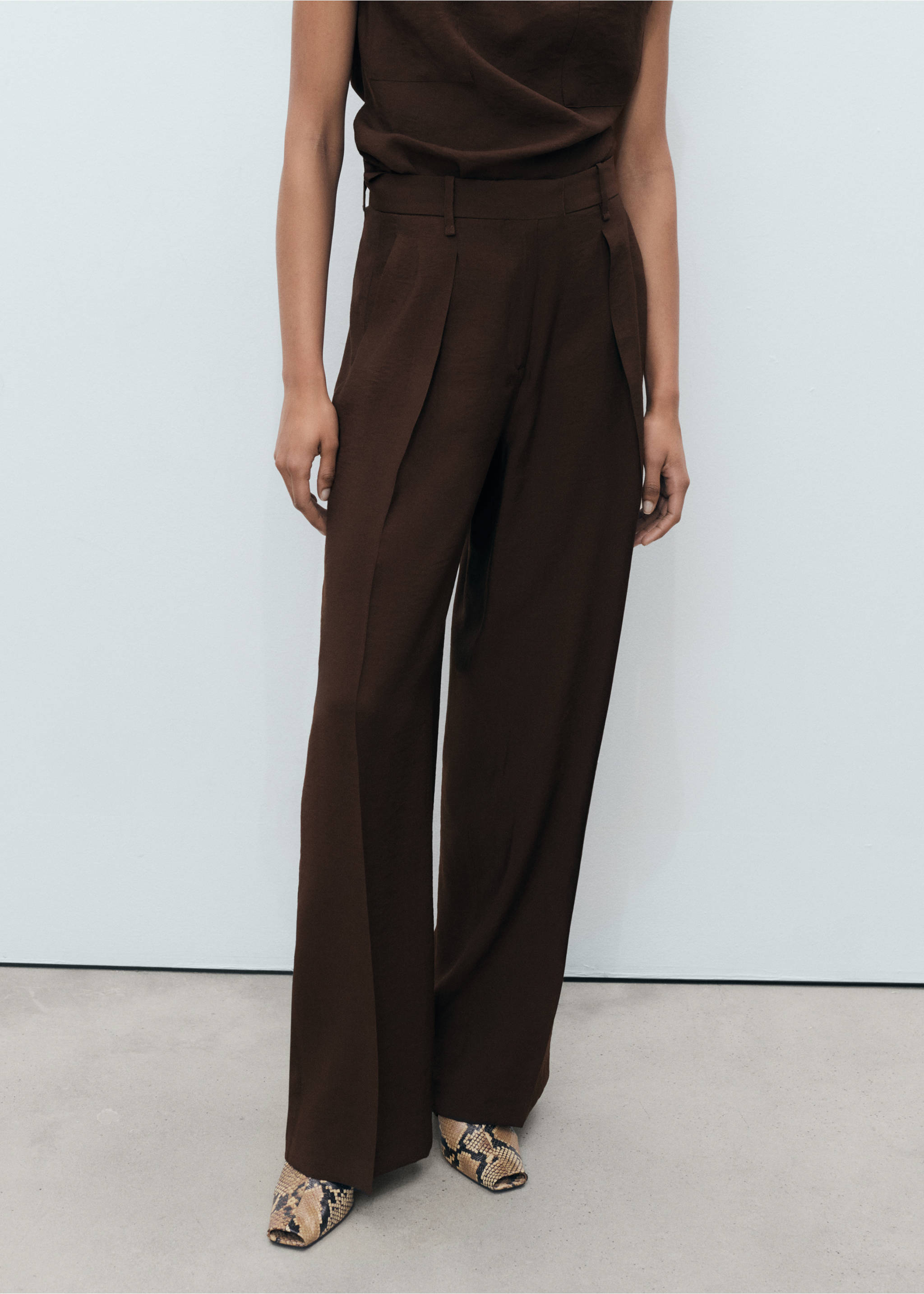 Wide leg pleated pants - Medium plane, Chocolate. Ref: 87098273-00.