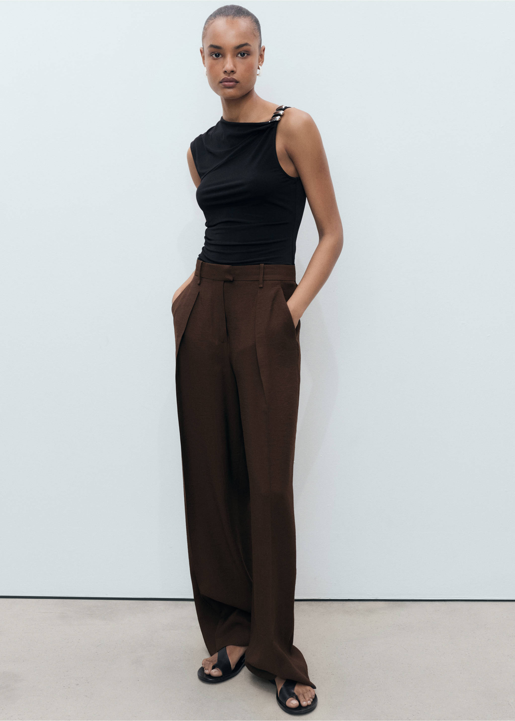 Wide leg pleated pants - Details of the article 2, Chocolate. Ref: 87098273-00.