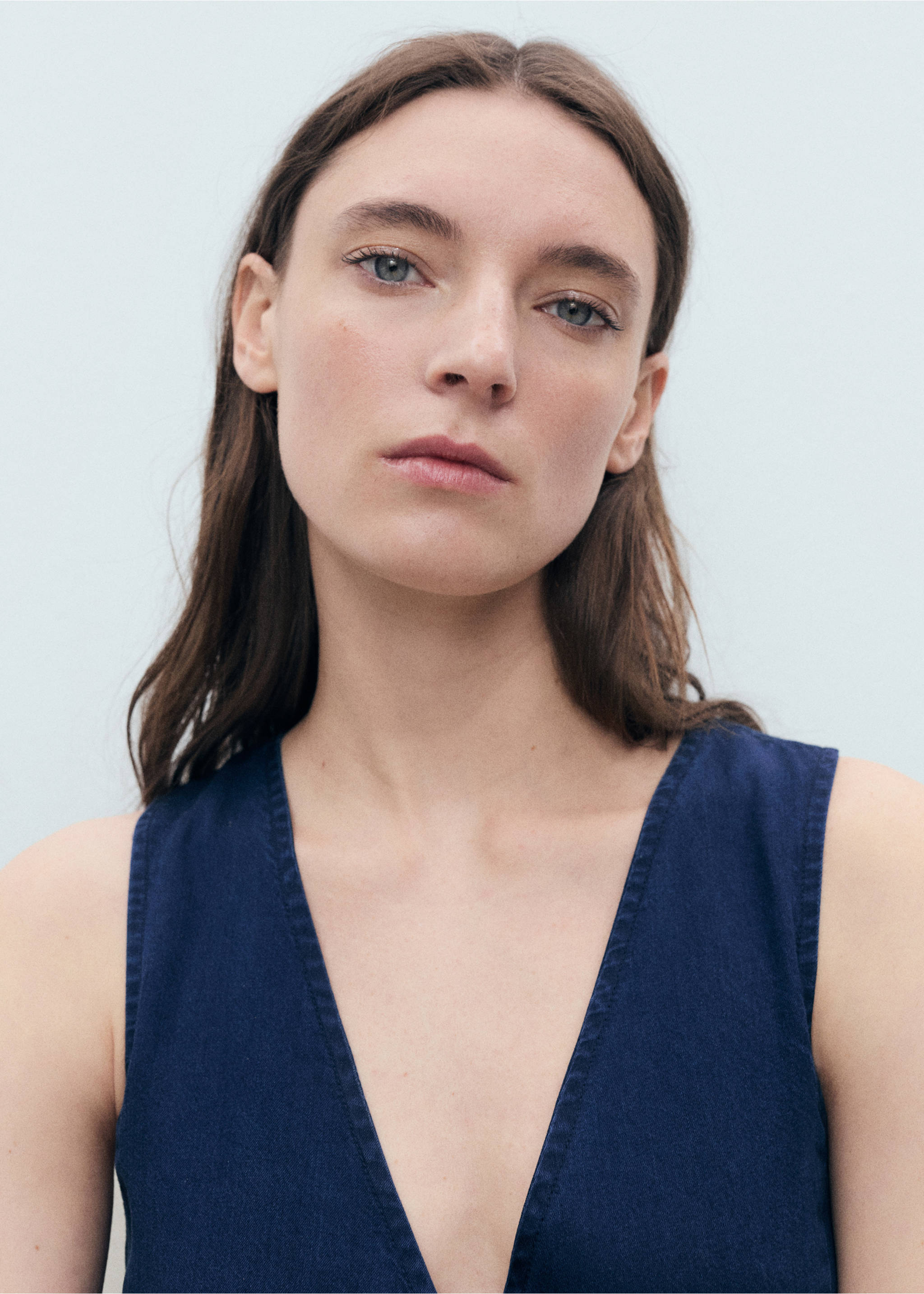 Denim-effect lyocell waistcoat - Details of the article 1, Dark Blue. Ref: 87098641-00.