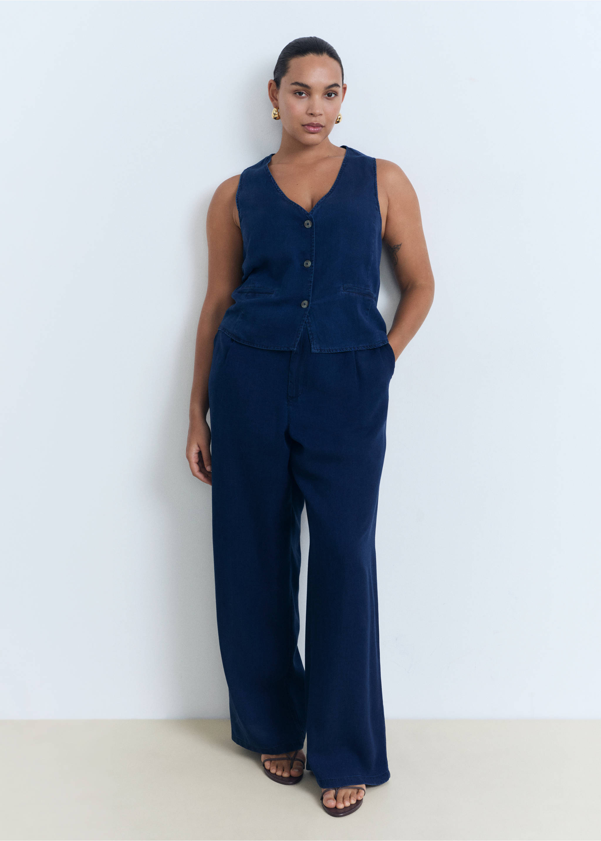 Denim-effect lyocell waistcoat - Details of the article 3, Dark Blue. Ref: 87098641-00.