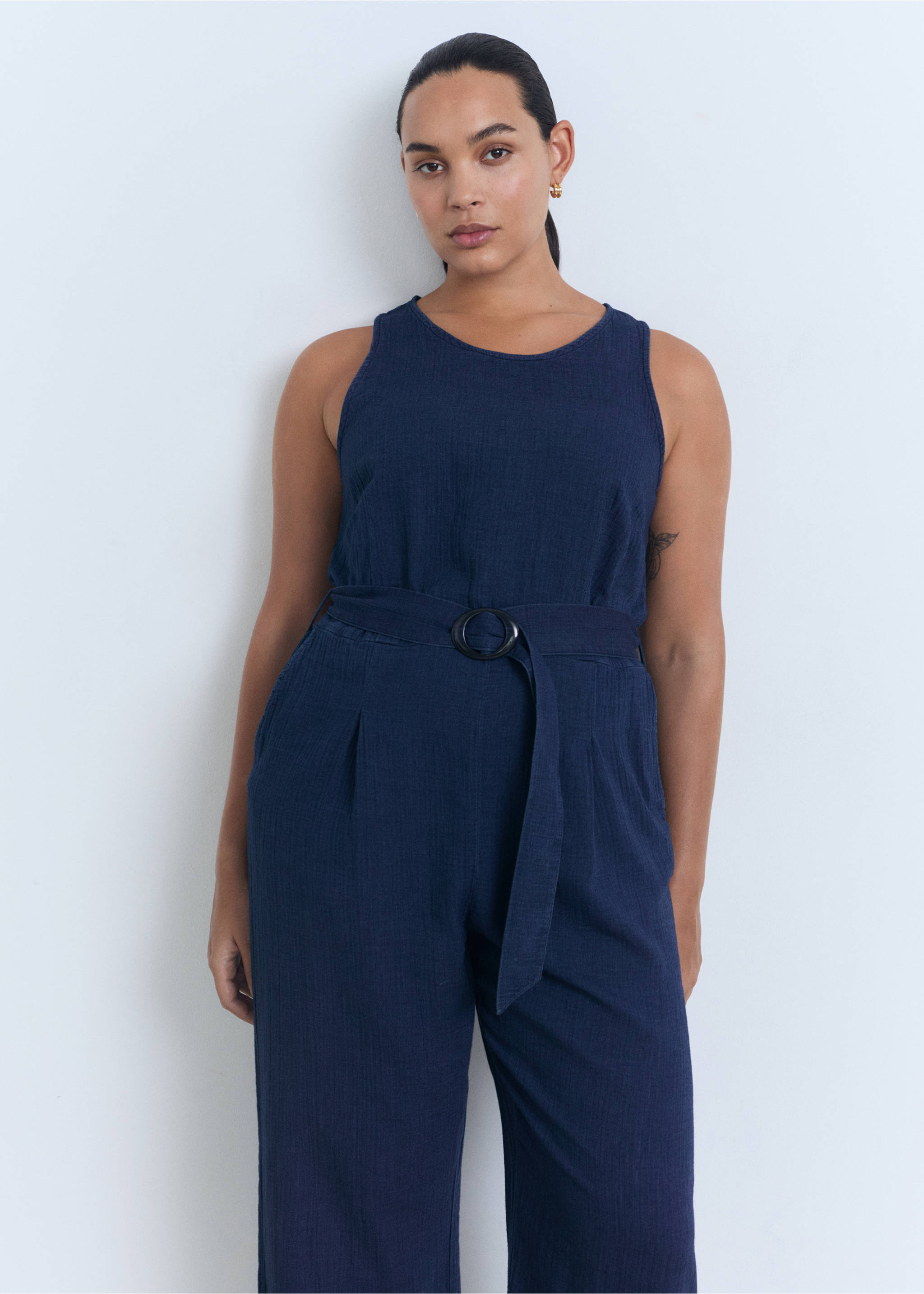 Flowy denim jumpsuit with belt - Details of the article 5, Night Blue. Ref: 87098642-00.