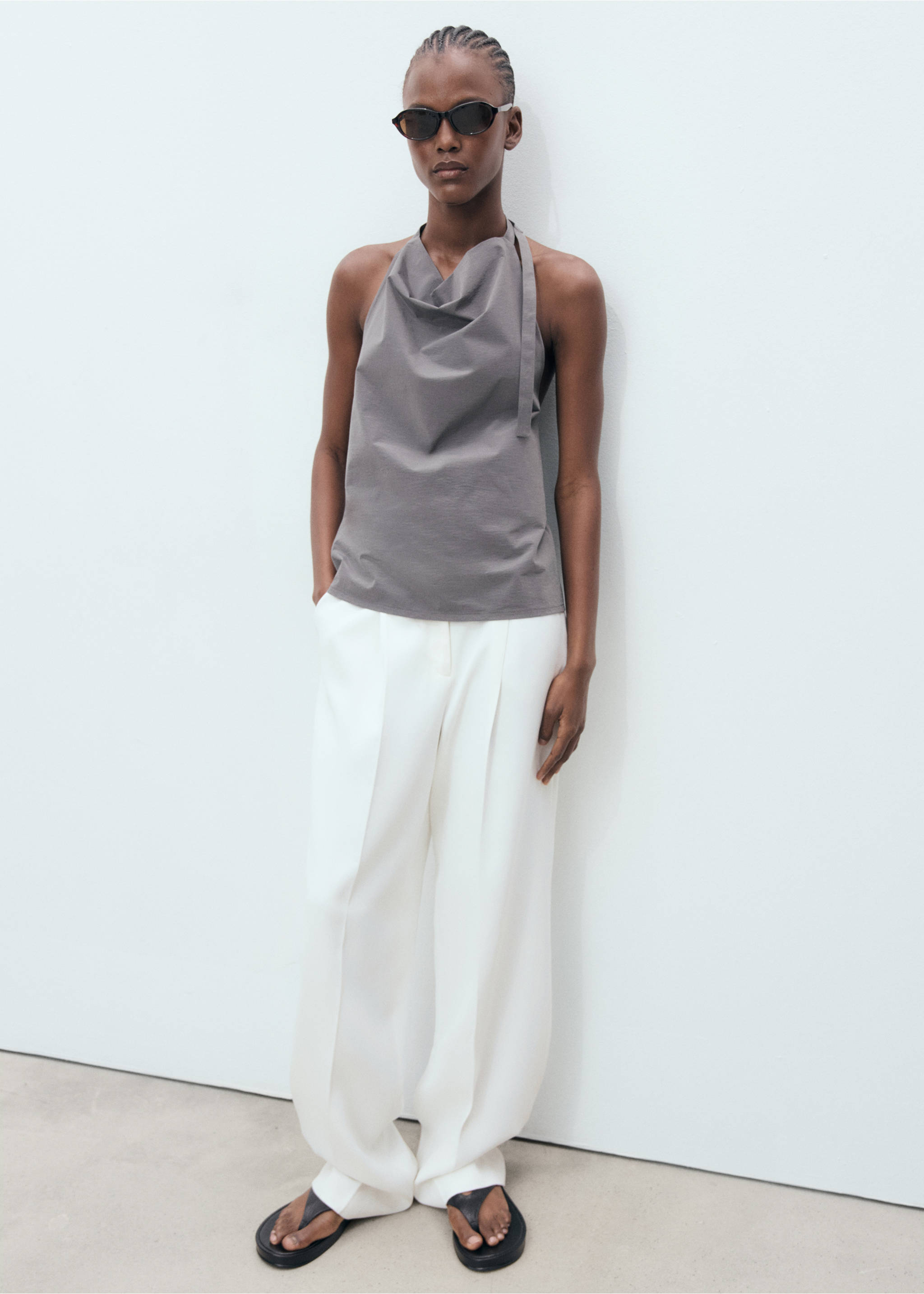 Open-back draped top - Details of the article 2, Grey. Ref: 87098644-00.
