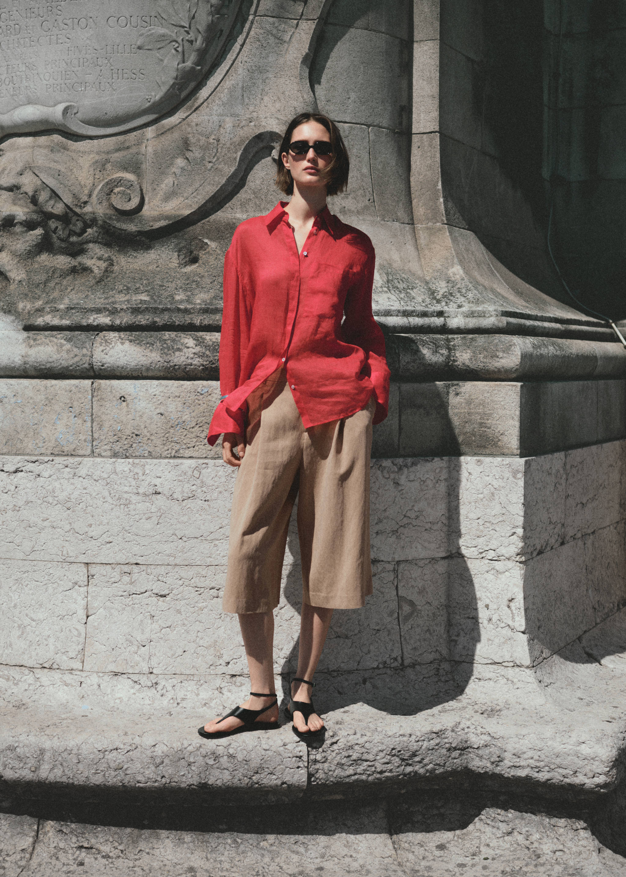 Lyocell pleated bermuda shorts - Details of the article 6, Beige. Ref: 87099062-00.