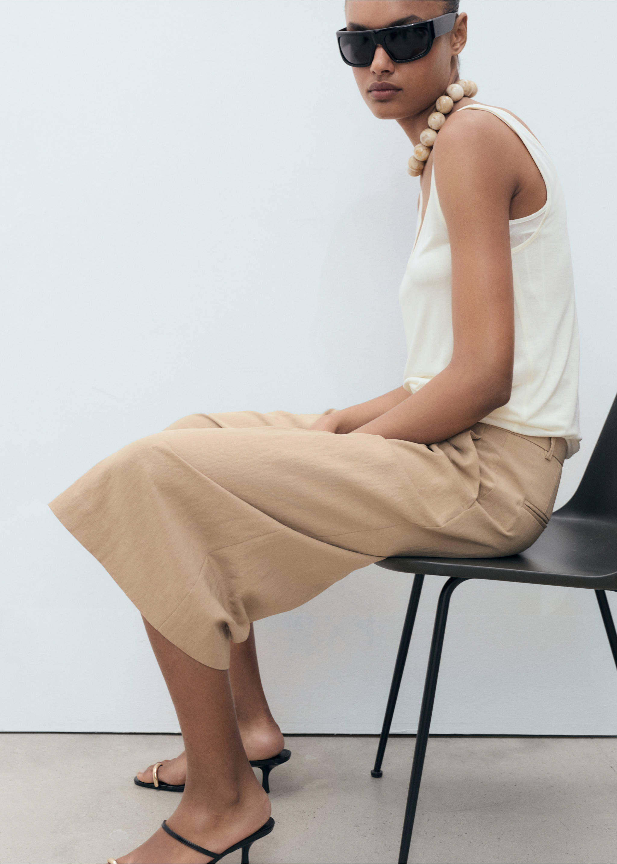 Lyocell pleated bermuda shorts - Details of the article 2, Beige. Ref: 87099062-00.