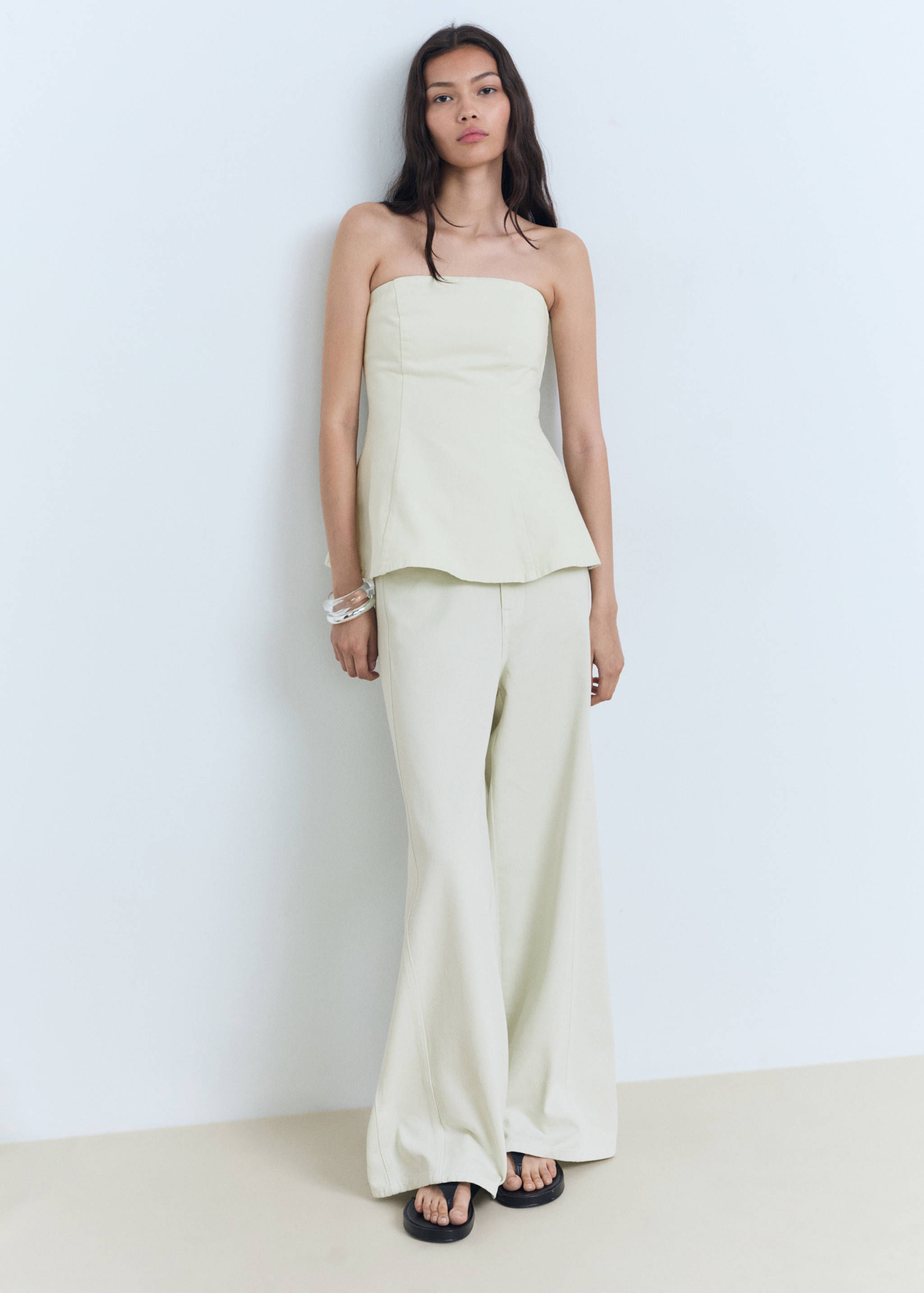 Utsvingt stroppeløs topp - Total bildeutsnitt