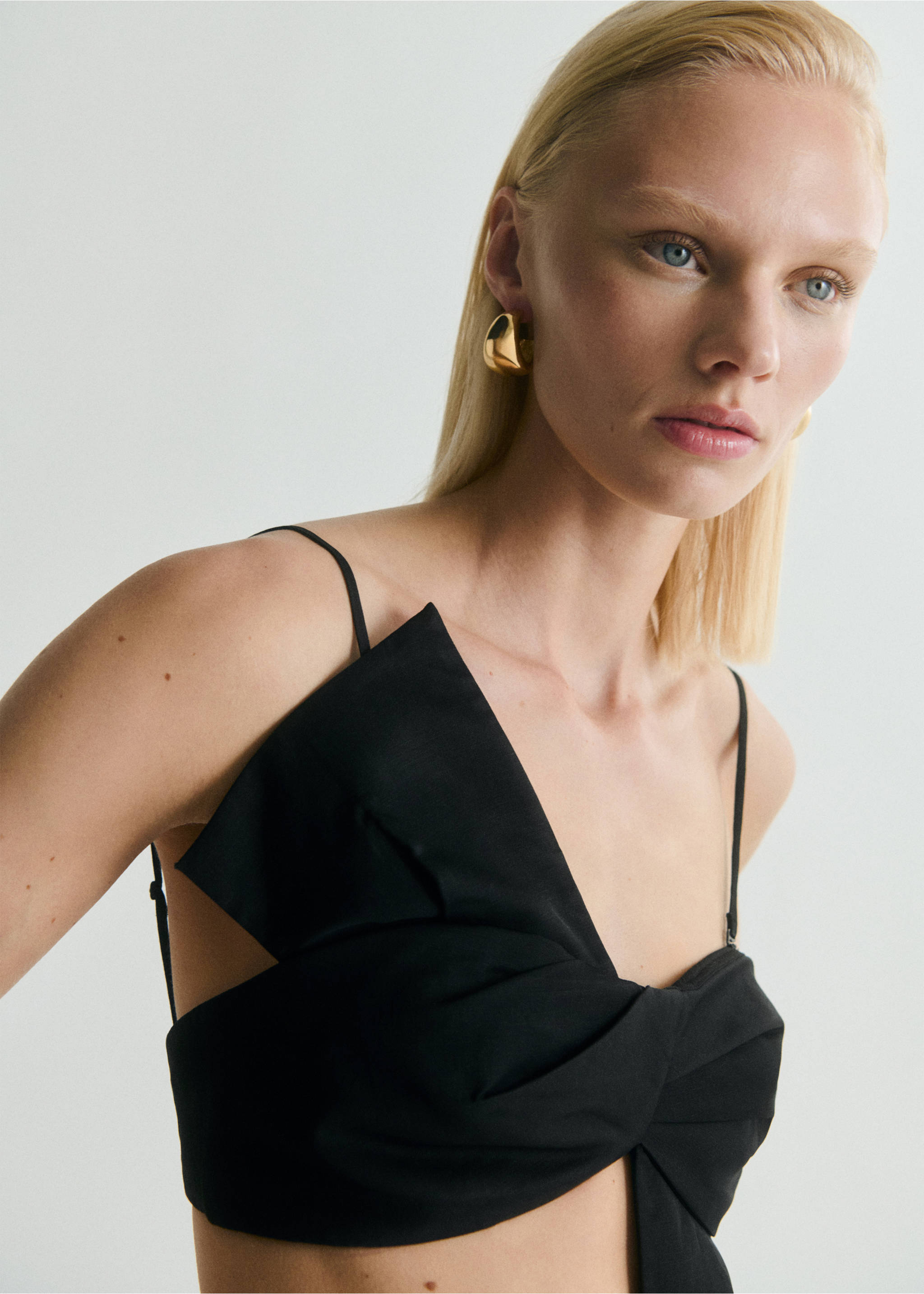 Bow-design crop top - Details of the article 1, Black. Ref: 87099065-00.