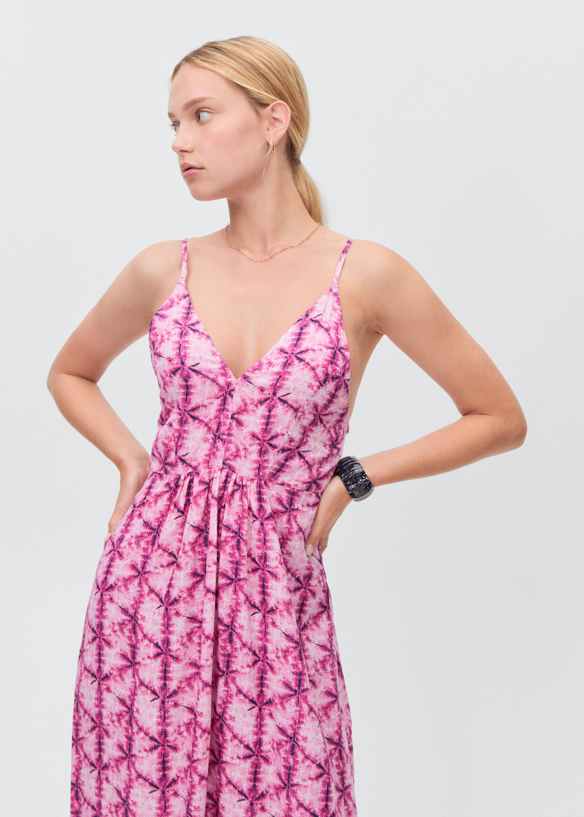 Vestido largo espalda abierta - Plano medio