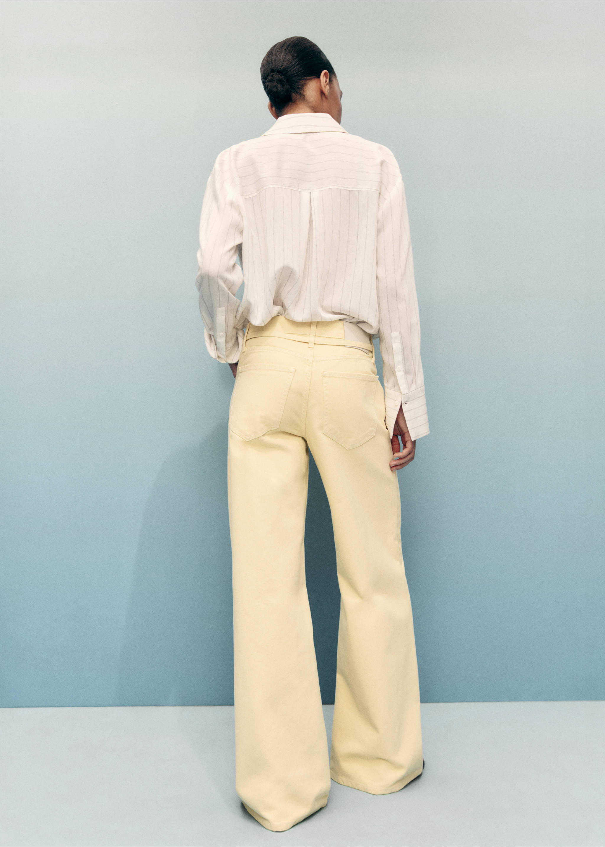 Low-rise wide leg jeans with belt - Reverse of the article, White. Ref: 87099220-00.