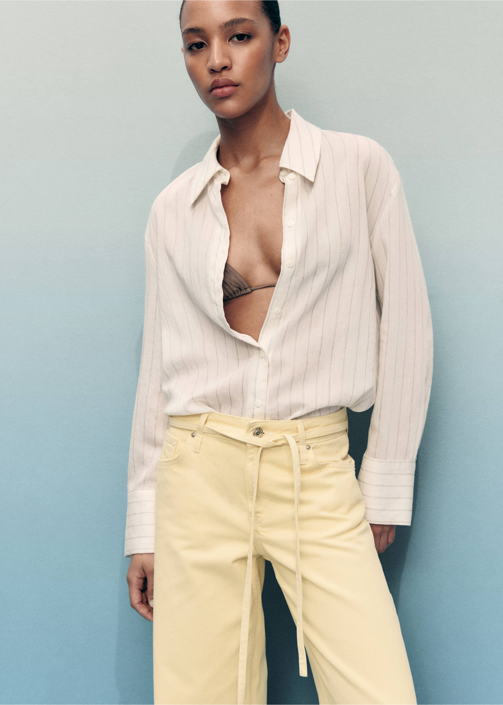 Low-rise wide leg jeans with belt - Details of the article 1, White. Ref: 87099220-00.