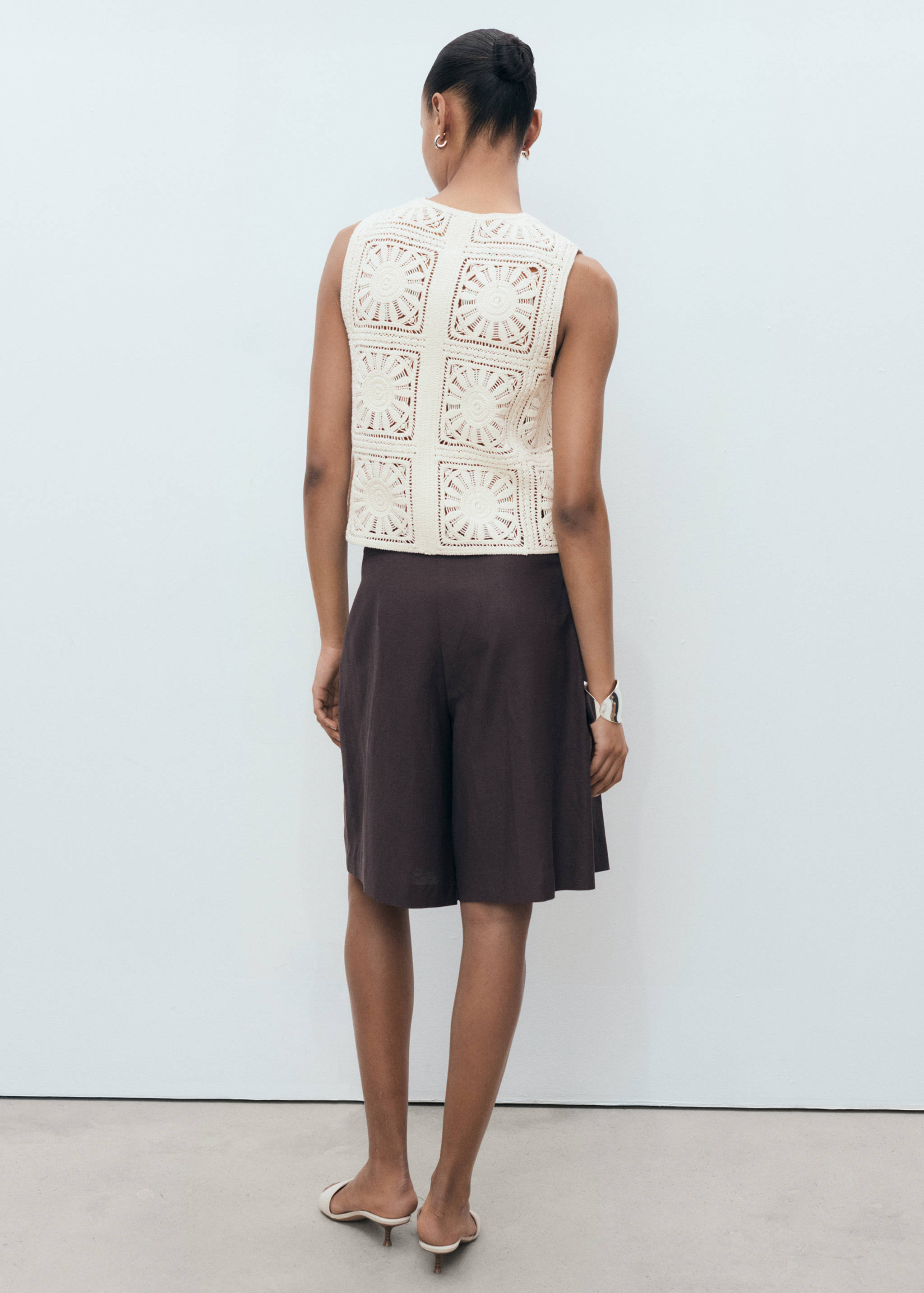 Crochet knitted waistcoat - Reverse of the article