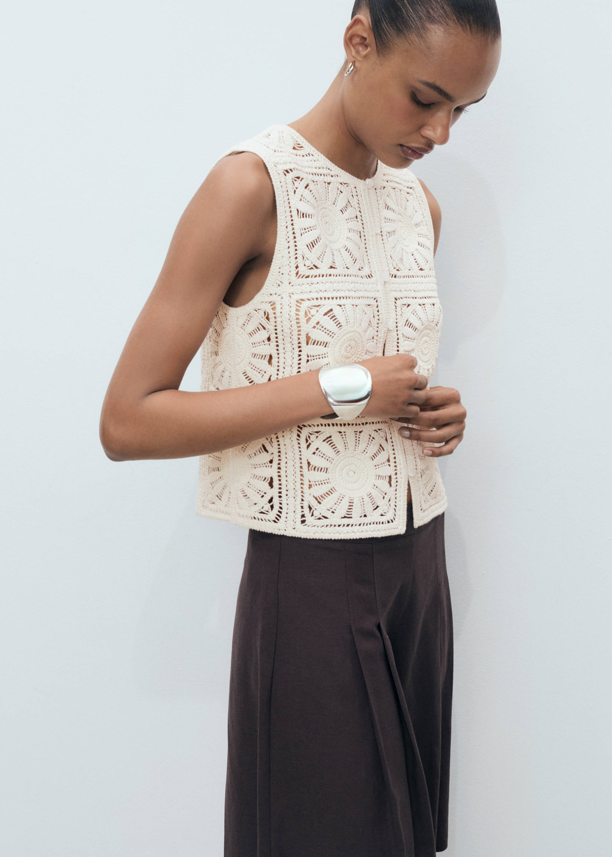 Crochet knitted waistcoat - Details of the article 2