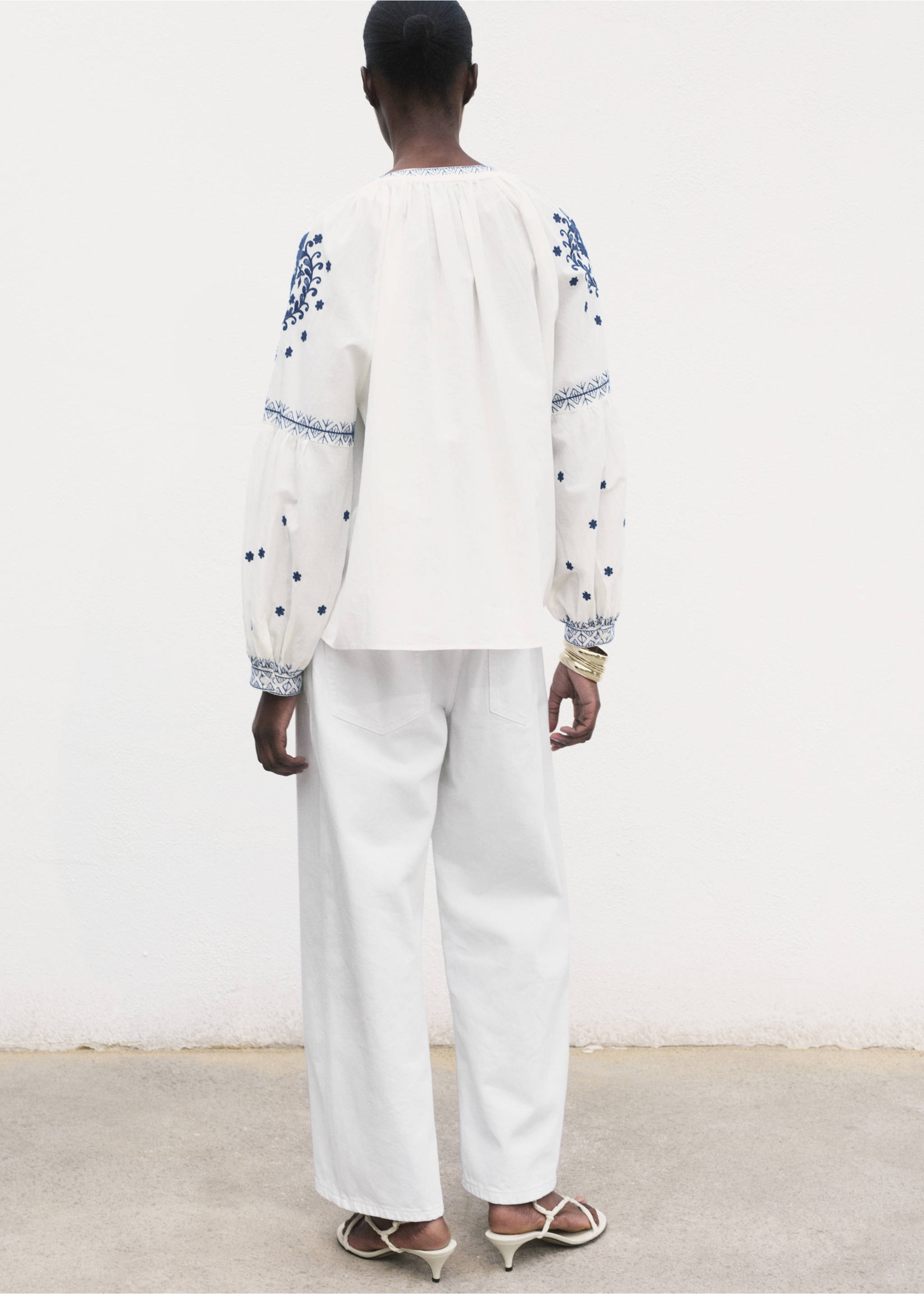Embroidered detail shirt - Reverse of the article, Off White. Ref: 87108651-00.