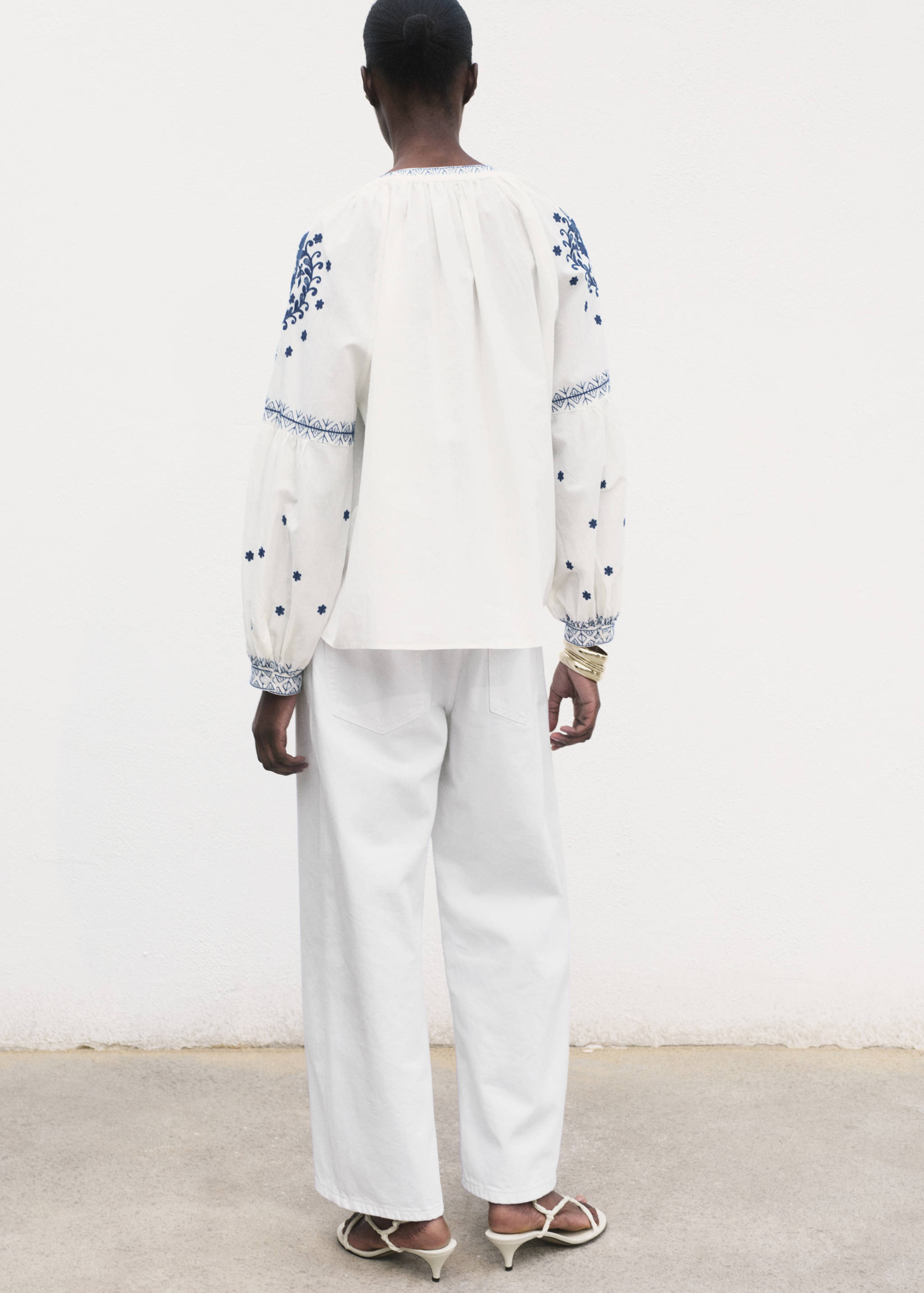 Camisa detalles bordados - Reverso del artículo