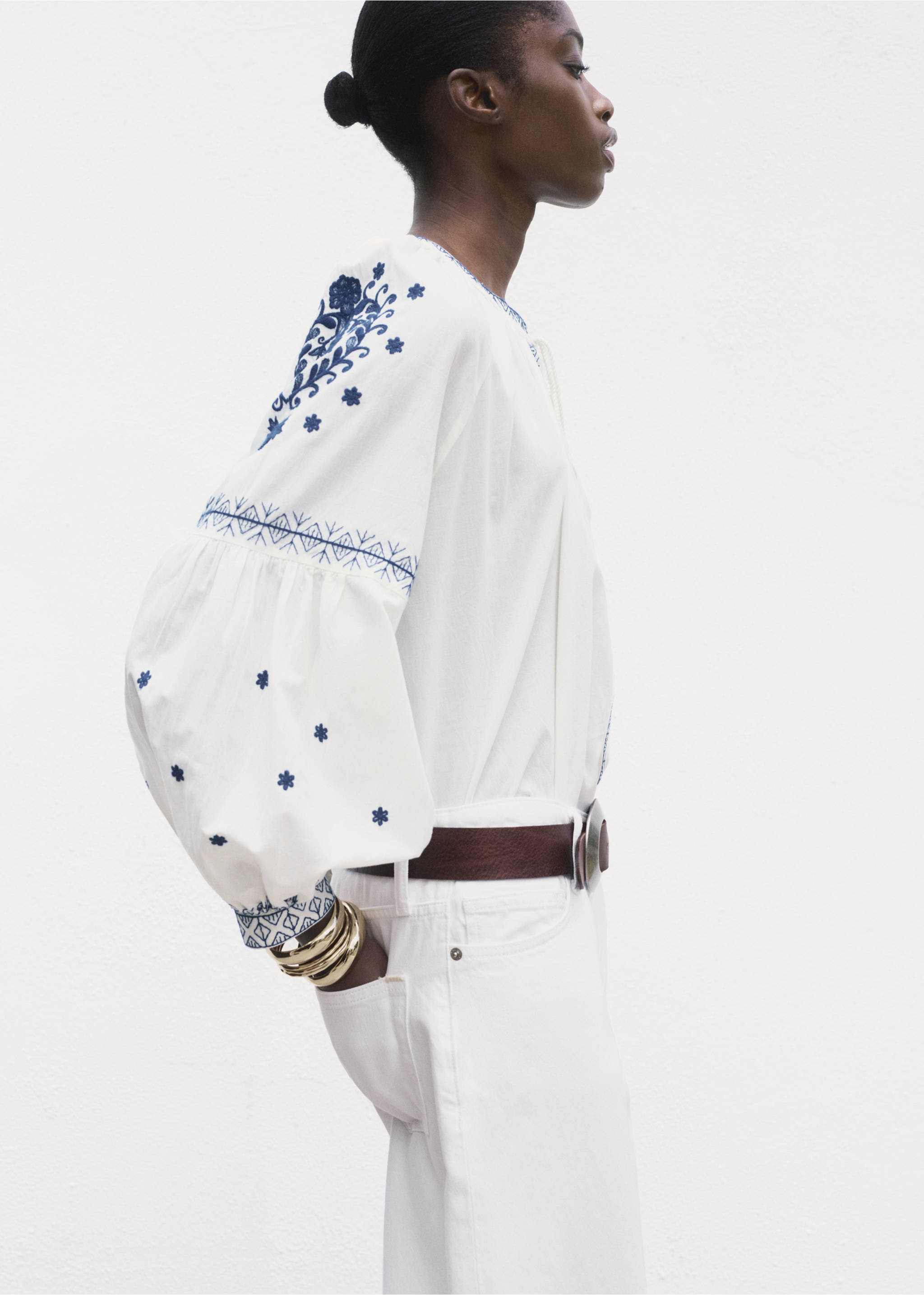 Embroidered detail shirt - Details of the article 3, Off White. Ref: 87108651-00.
