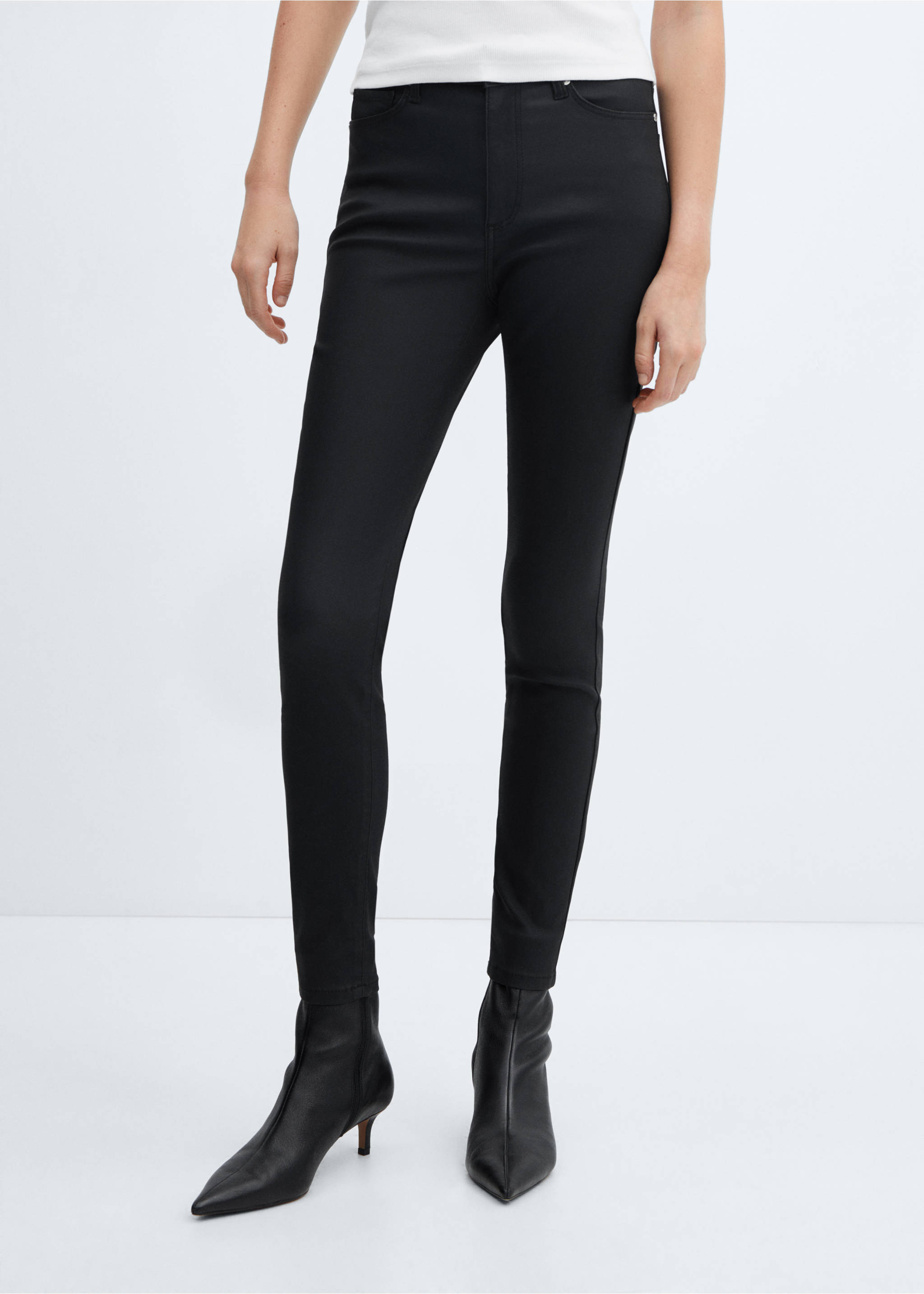 Jean skinny taille haute enduit - Plan moyen, Noir. Ref: 87110266-00.