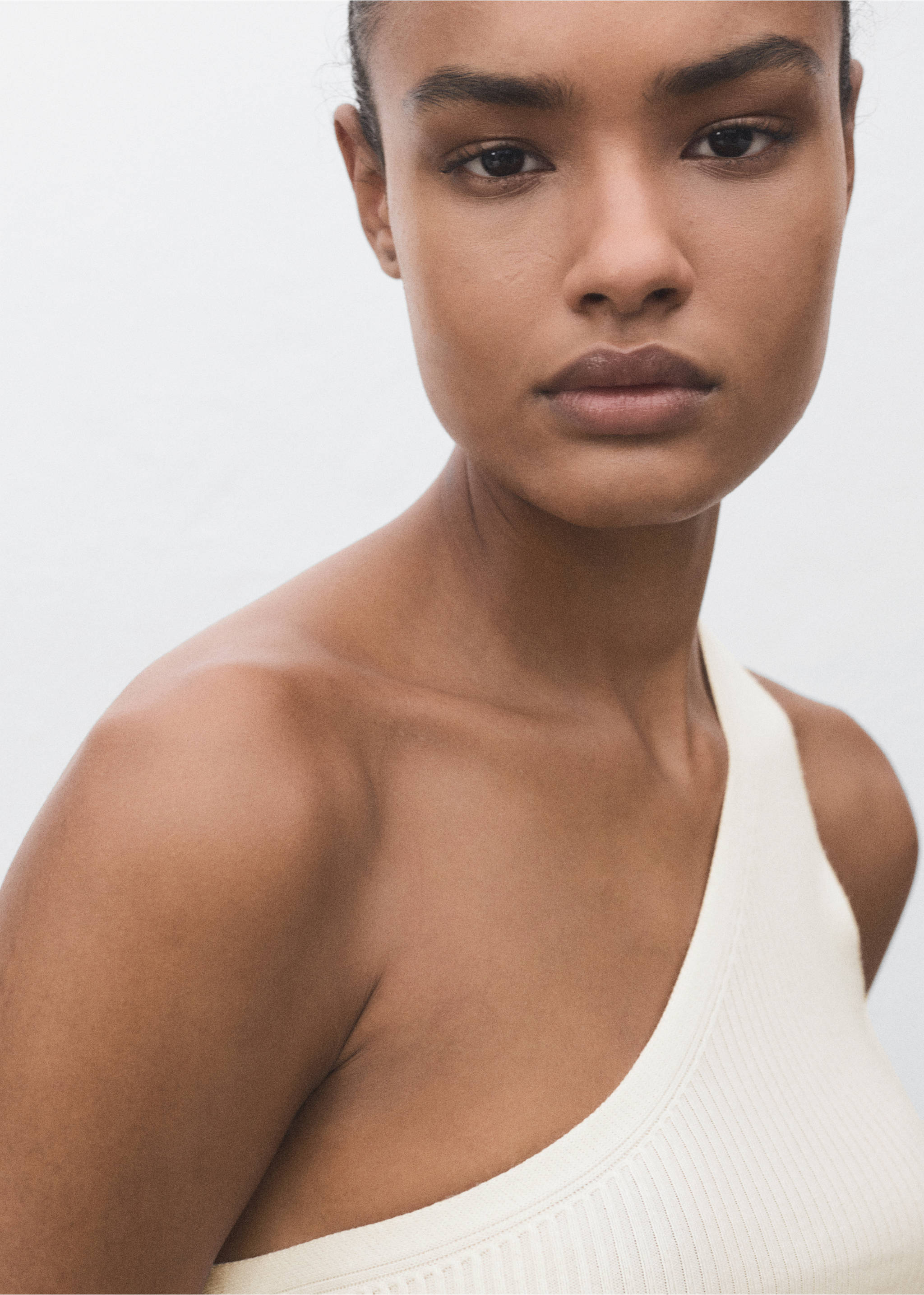 Asymmetrisches Stricktop - Detail des Artikels 1, Weiß. Ref: 87118640-00.