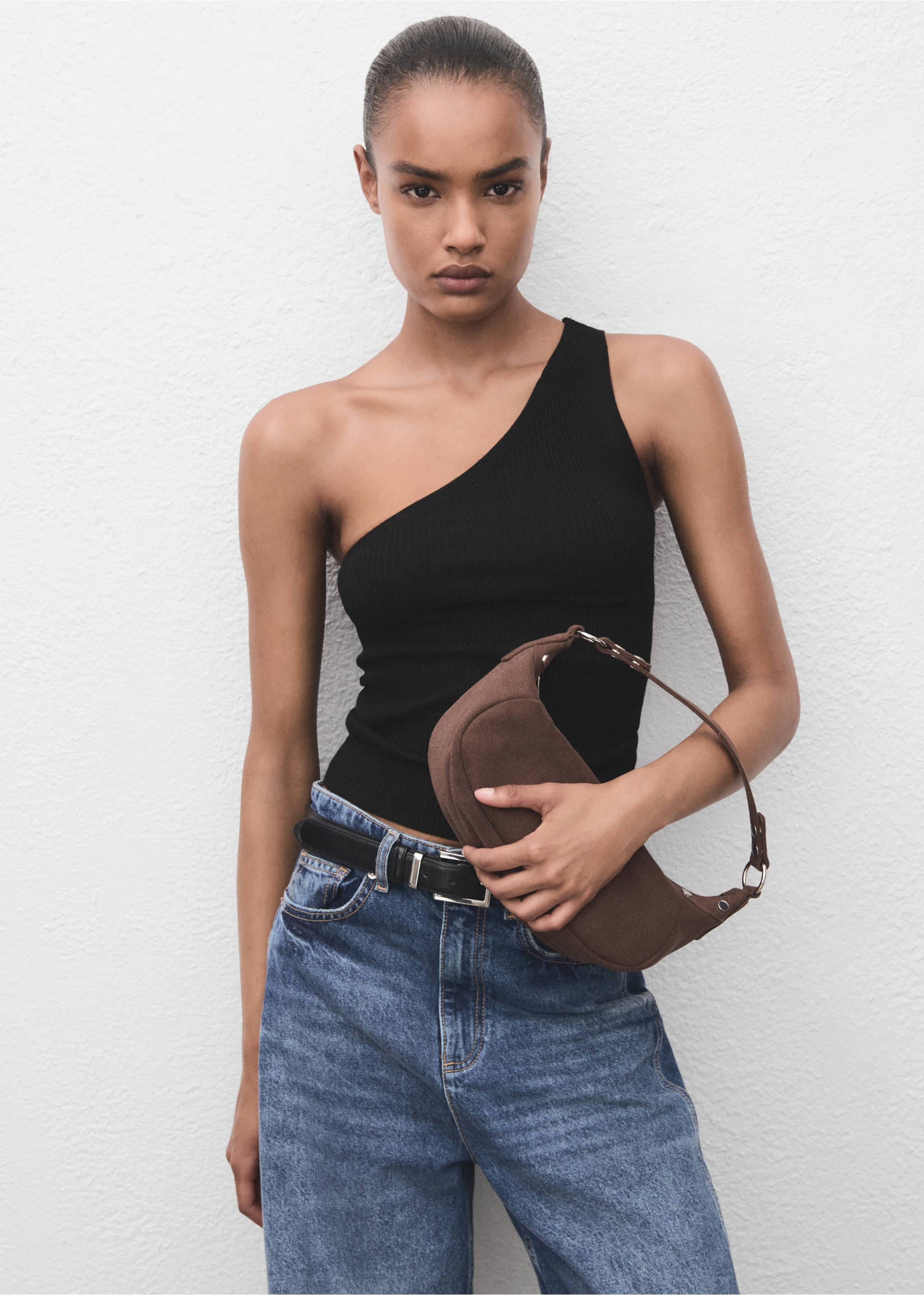 Knit asymmetric top - Medium plane, Black. Ref: 87118640-00.