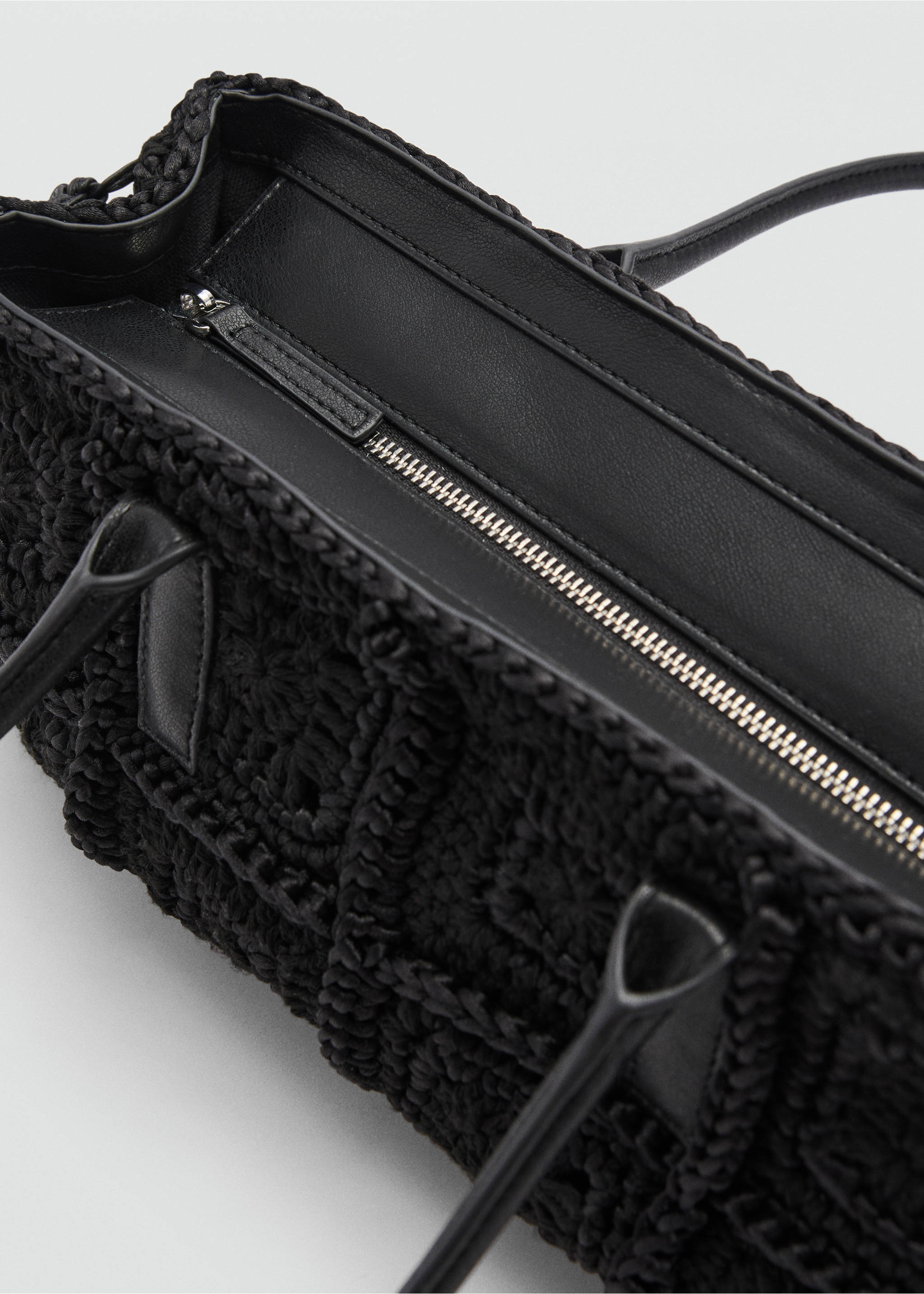 Häkel-Schultertasche - Detail des Artikels 2, Schwarz. Ref: 87122027-00.