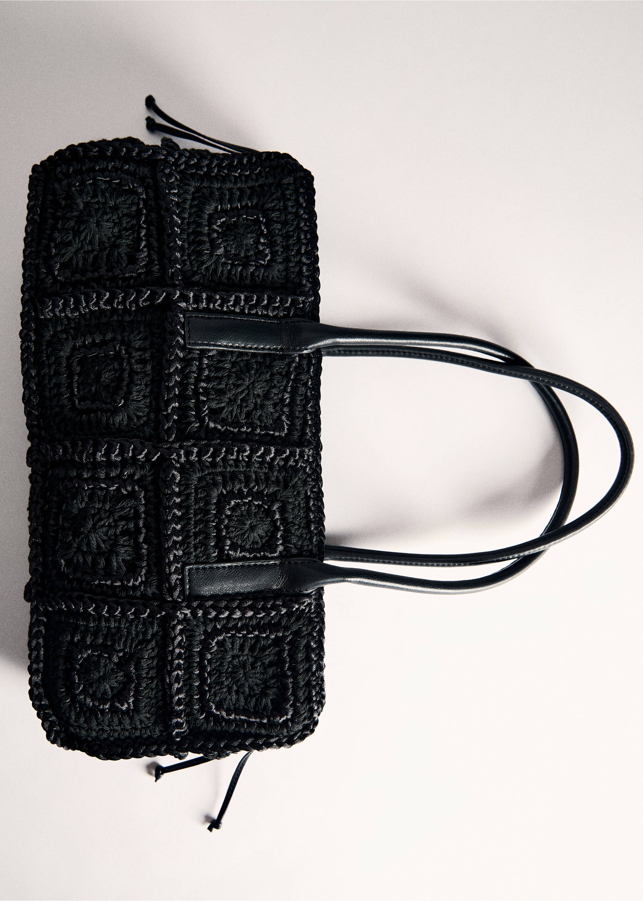 Häkel-Schultertasche - Detail des Artikels 5, Schwarz. Ref: 87122027-00.