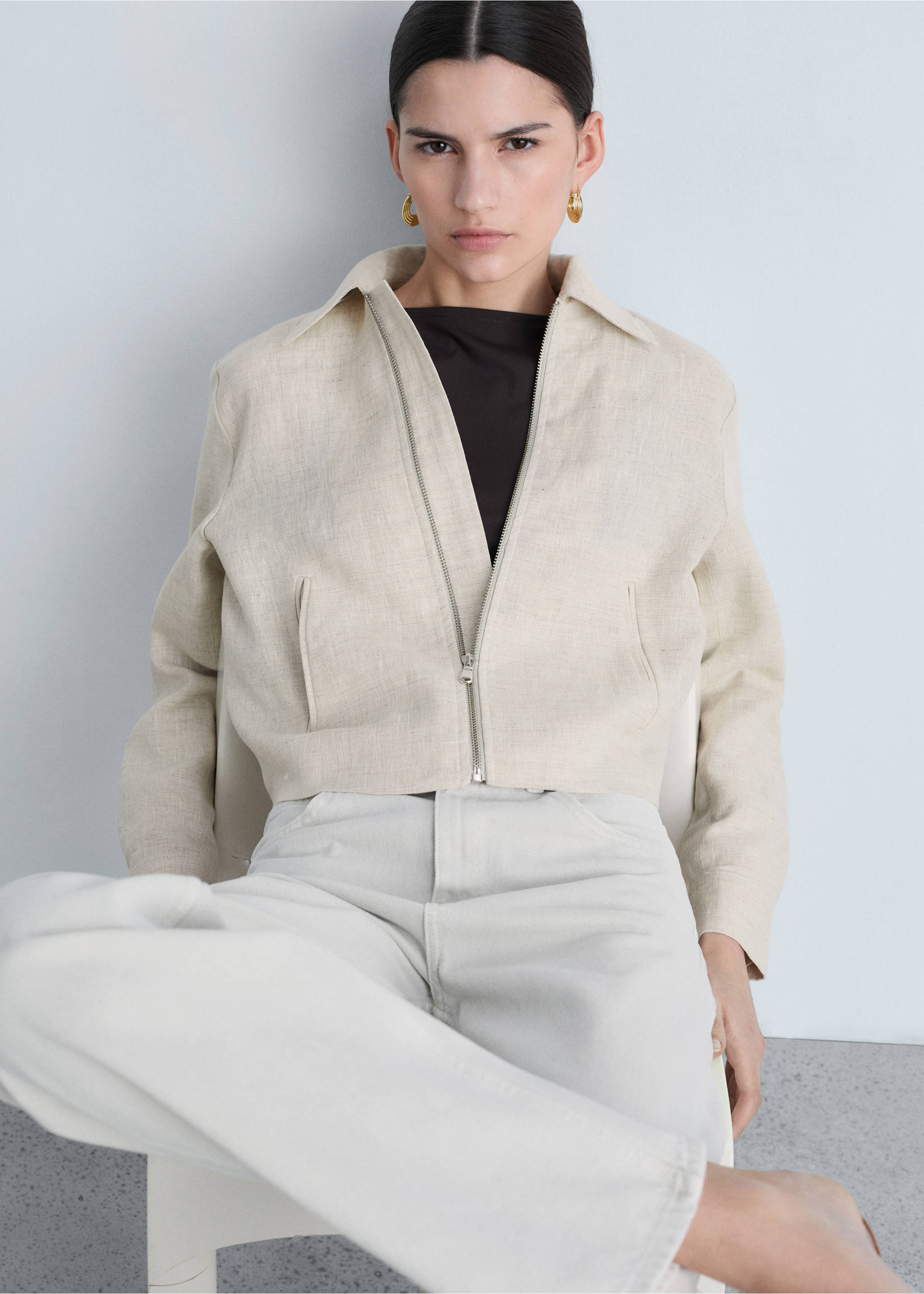 100% linen jacket with zip - Details of the article 2, Light/Pastel Grey. Ref: 87137147-00.
