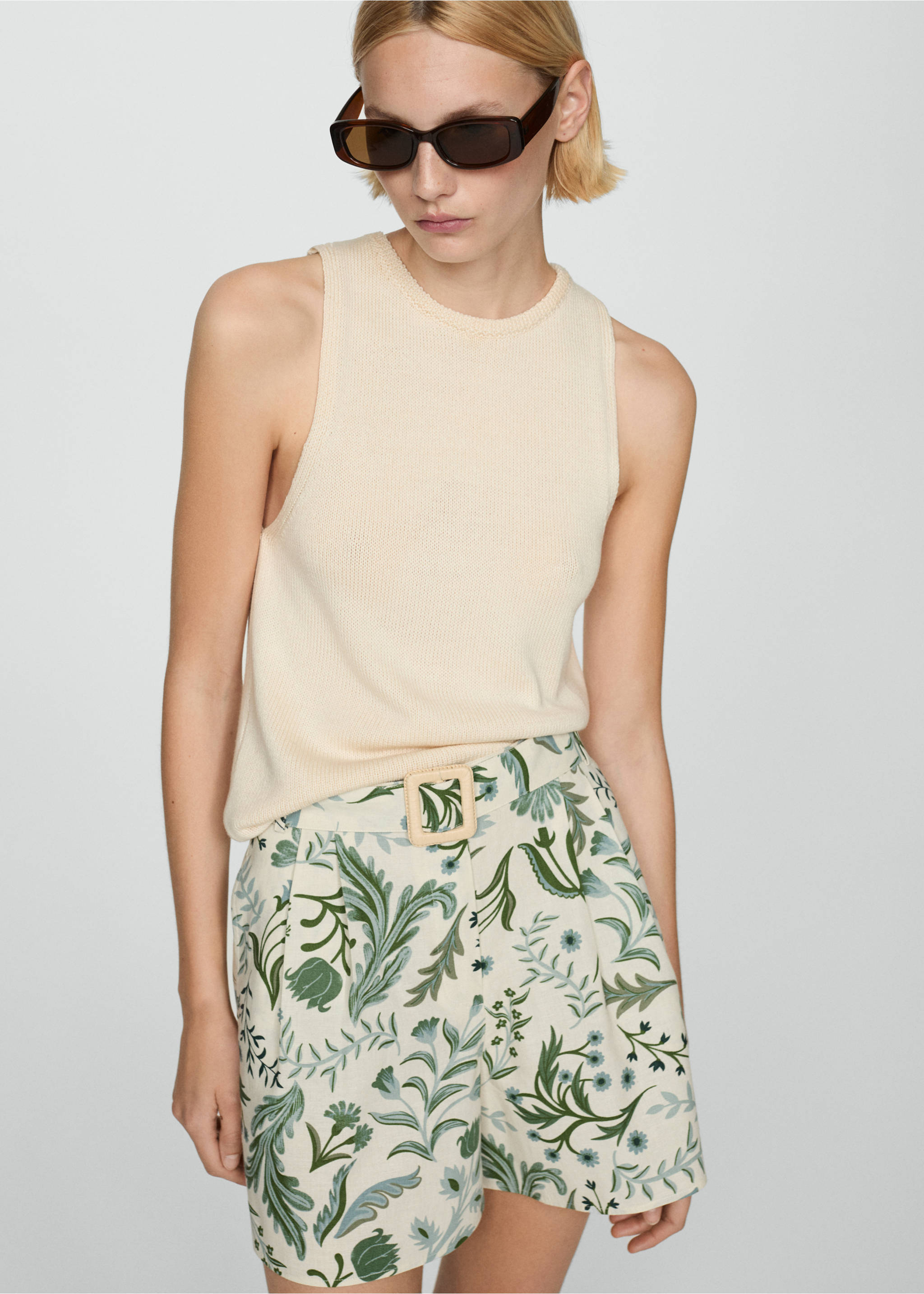 Printed shorts with belt - Details of the article 2, Ecru. Ref: 87138641-00.