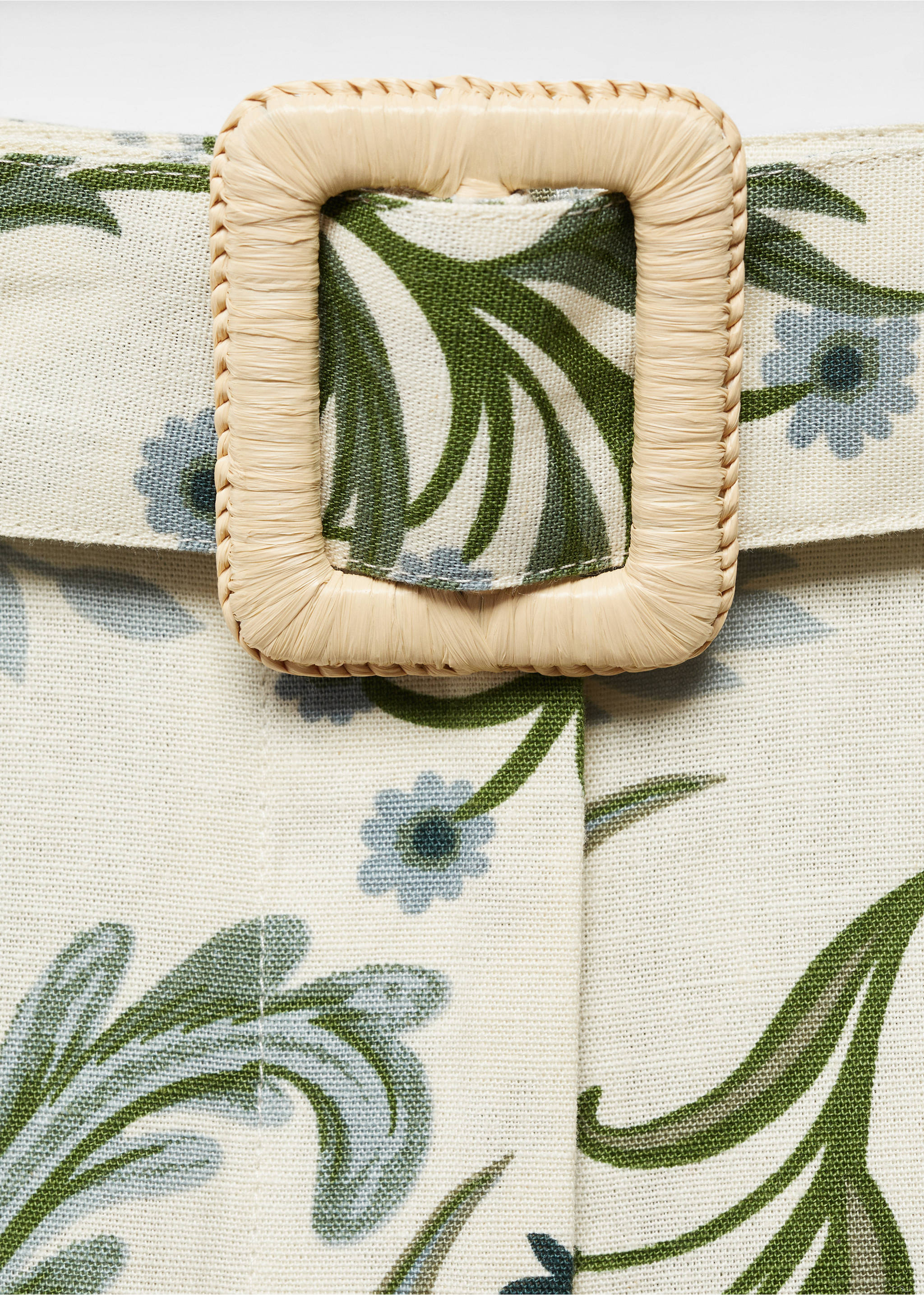 Printed shorts with belt - Details of the article 8, Ecru. Ref: 87138641-00.