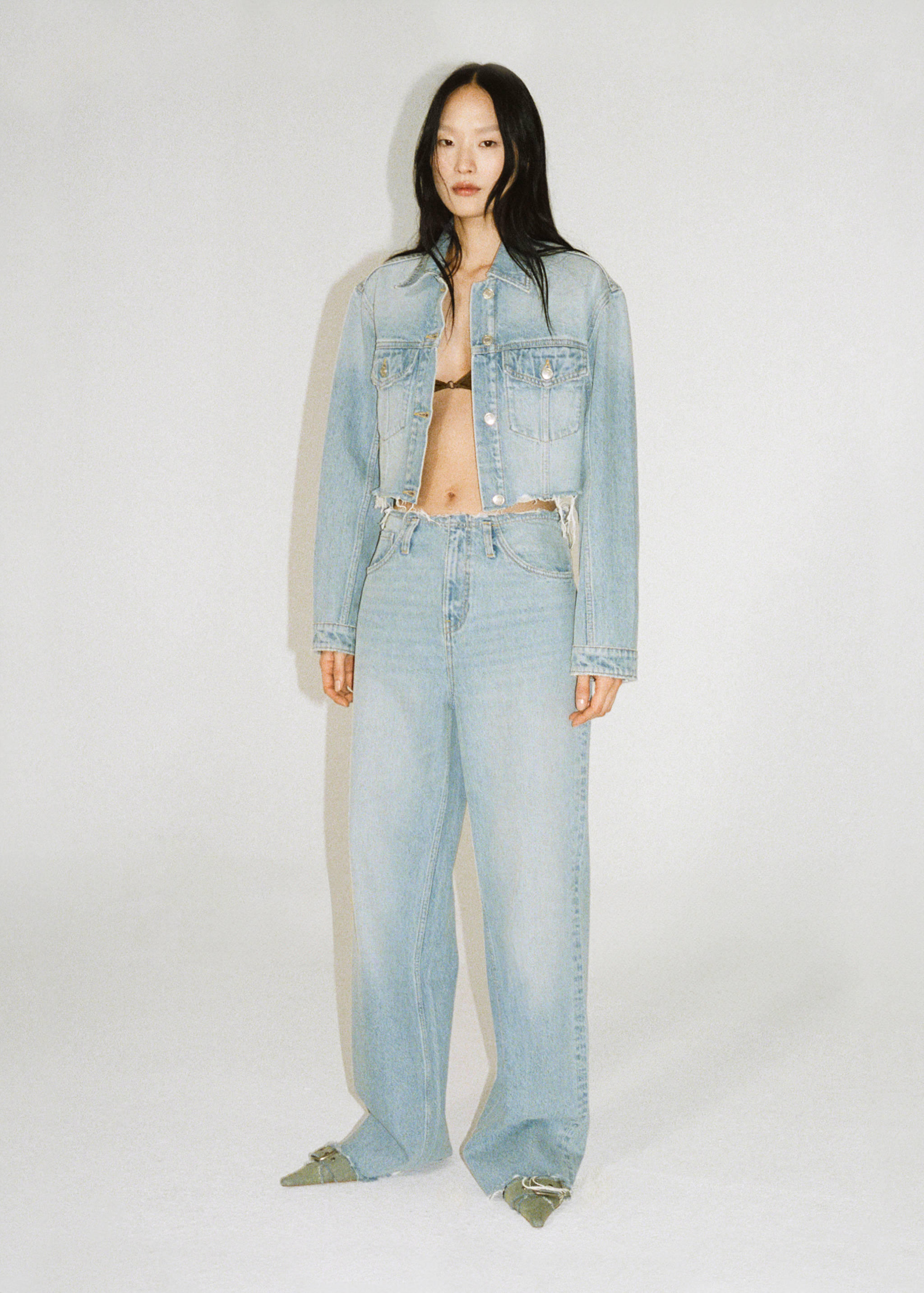 Denim jacket with frayed hem - Details of the article 6, Medium Blue. Ref: 87147113-00.