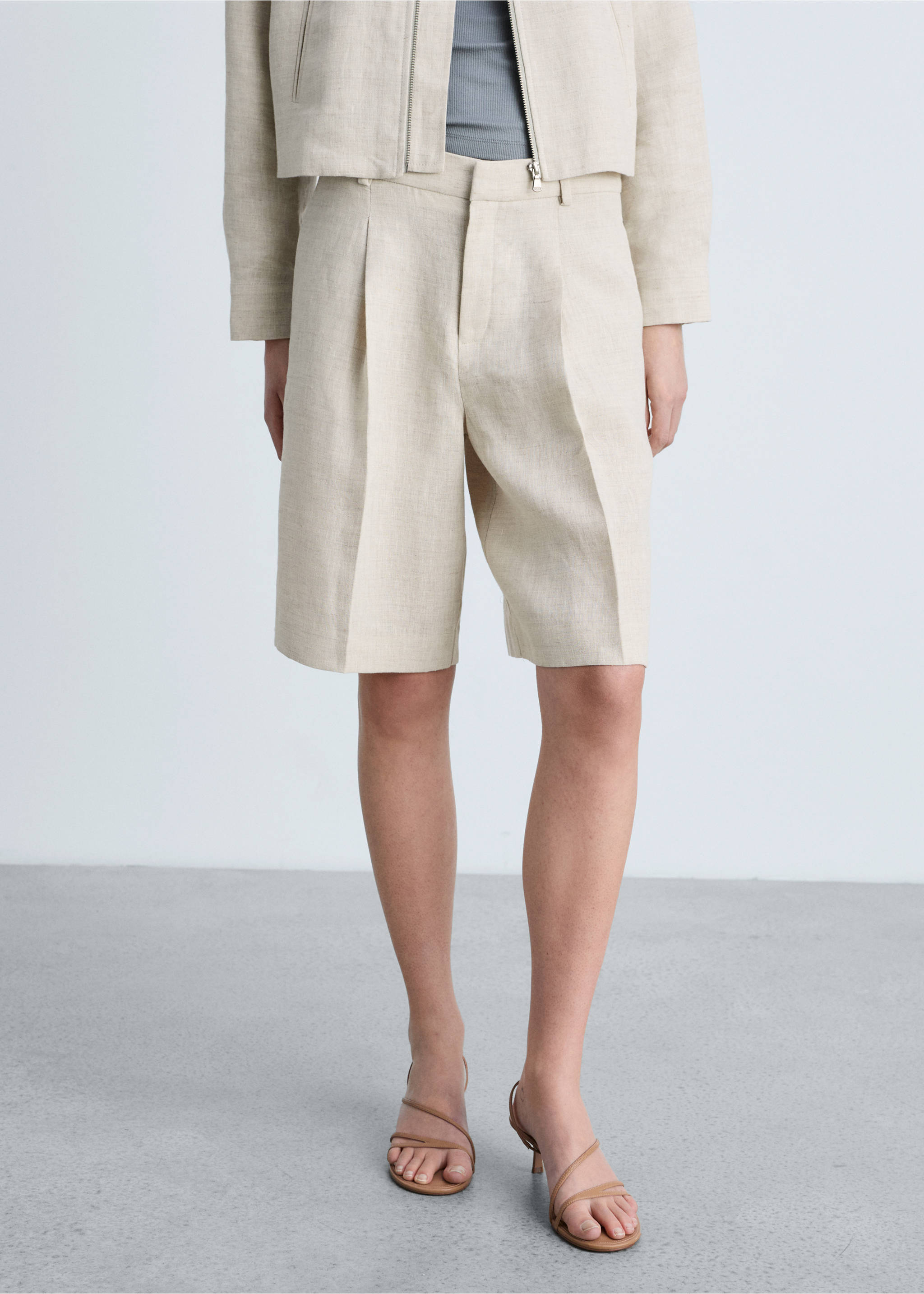 100% linen bermuda shorts - Medium plane, Light/Pastel Grey. Ref: 87147147-00.