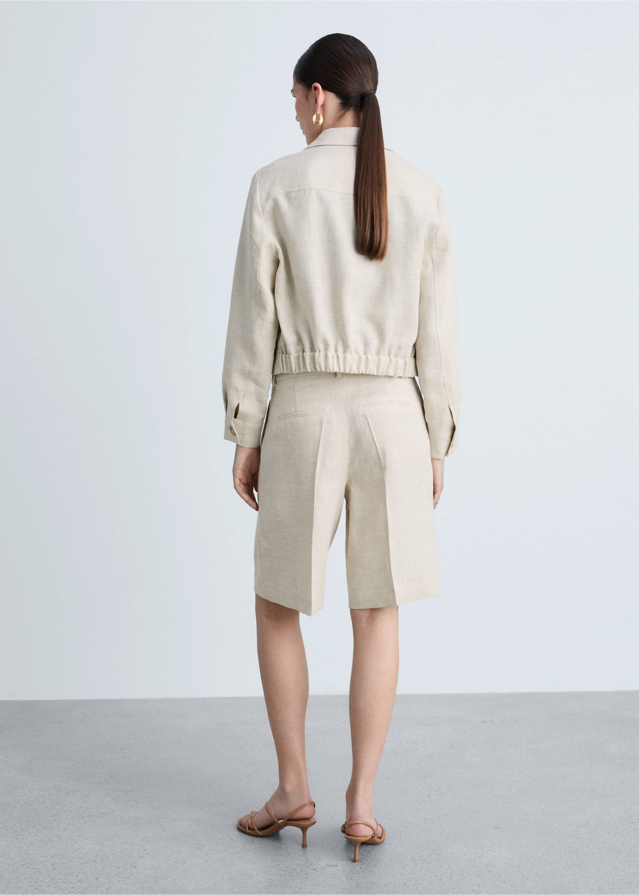 100% linen bermuda shorts - Reverse of the article, Light/Pastel Grey. Ref: 87147147-00.